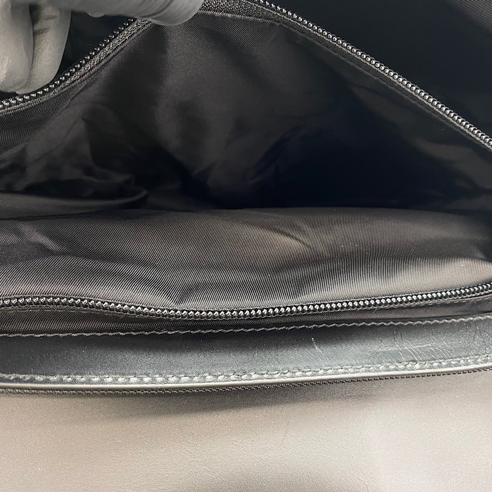Gucci Black Shoulder Bag (Pre-Owned)