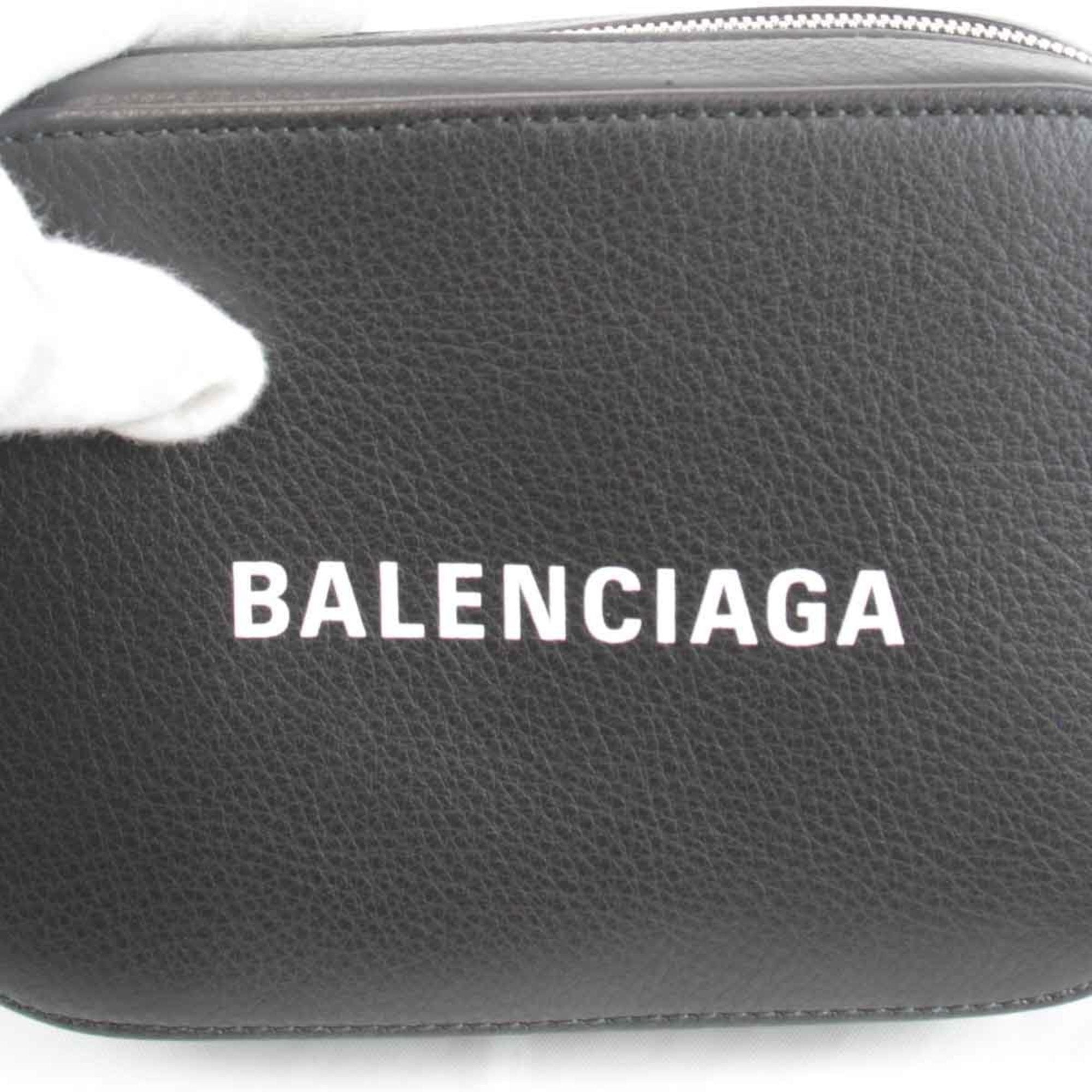 Balenciaga Black Leather Shoulder Bag (Pre-Owned)