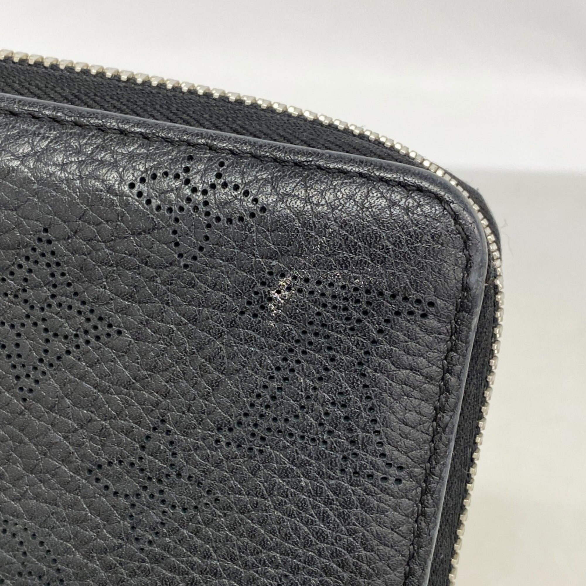 Louis Vuitton Noir Long Wallet (Bi-Fold) (Pre-Owned)