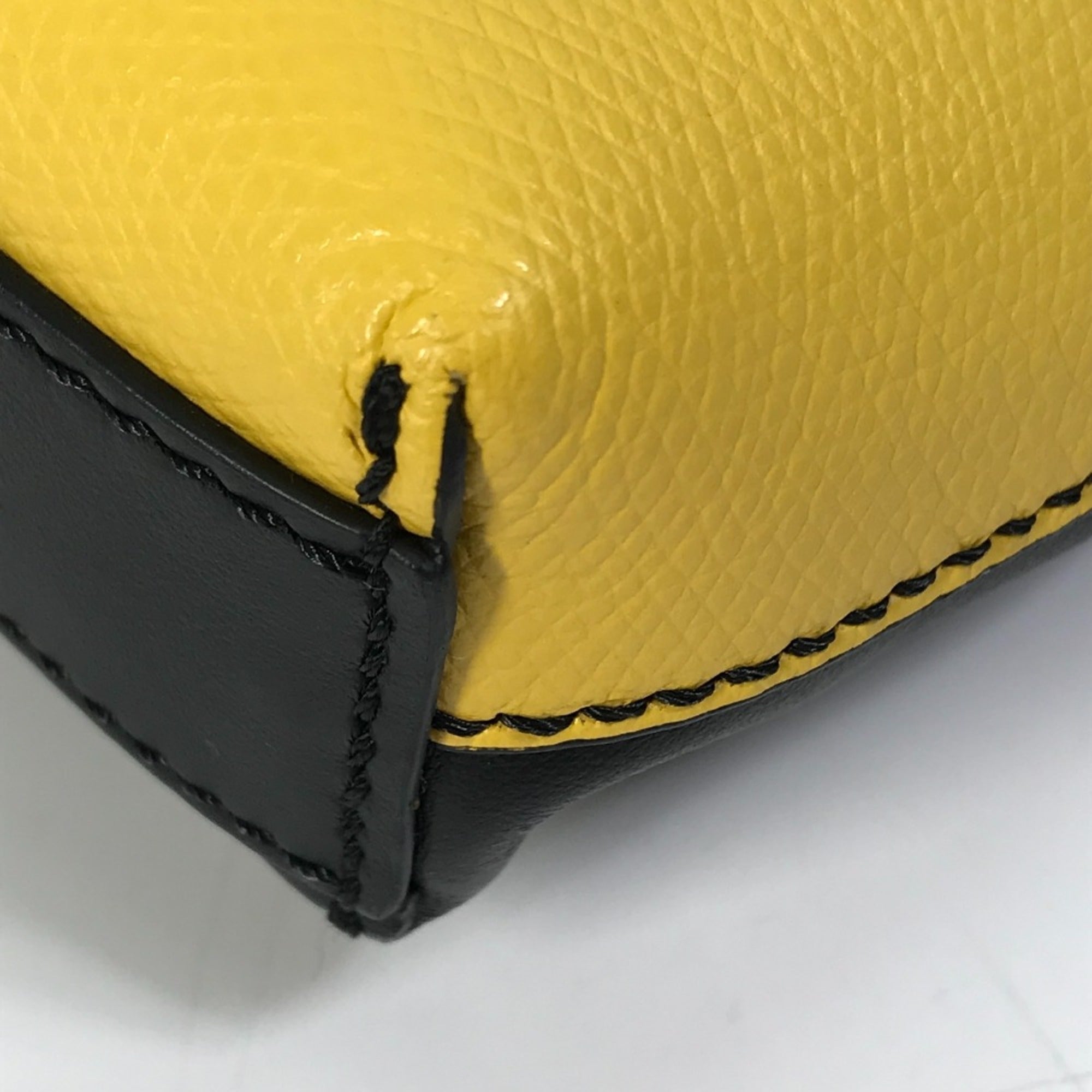 Fendi Black Leather Shoulder Bag (Pre-Owned)