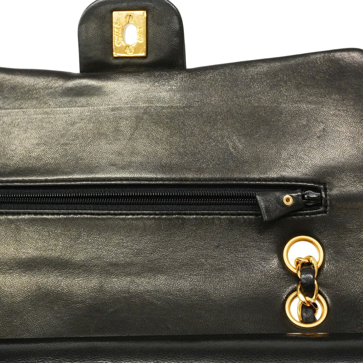 Chanel Black Leather Shoulder Bag (Pre-Owned)
