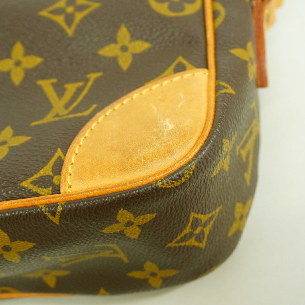 Louis Vuitton Brown Shoulder Bag (Pre-Owned)