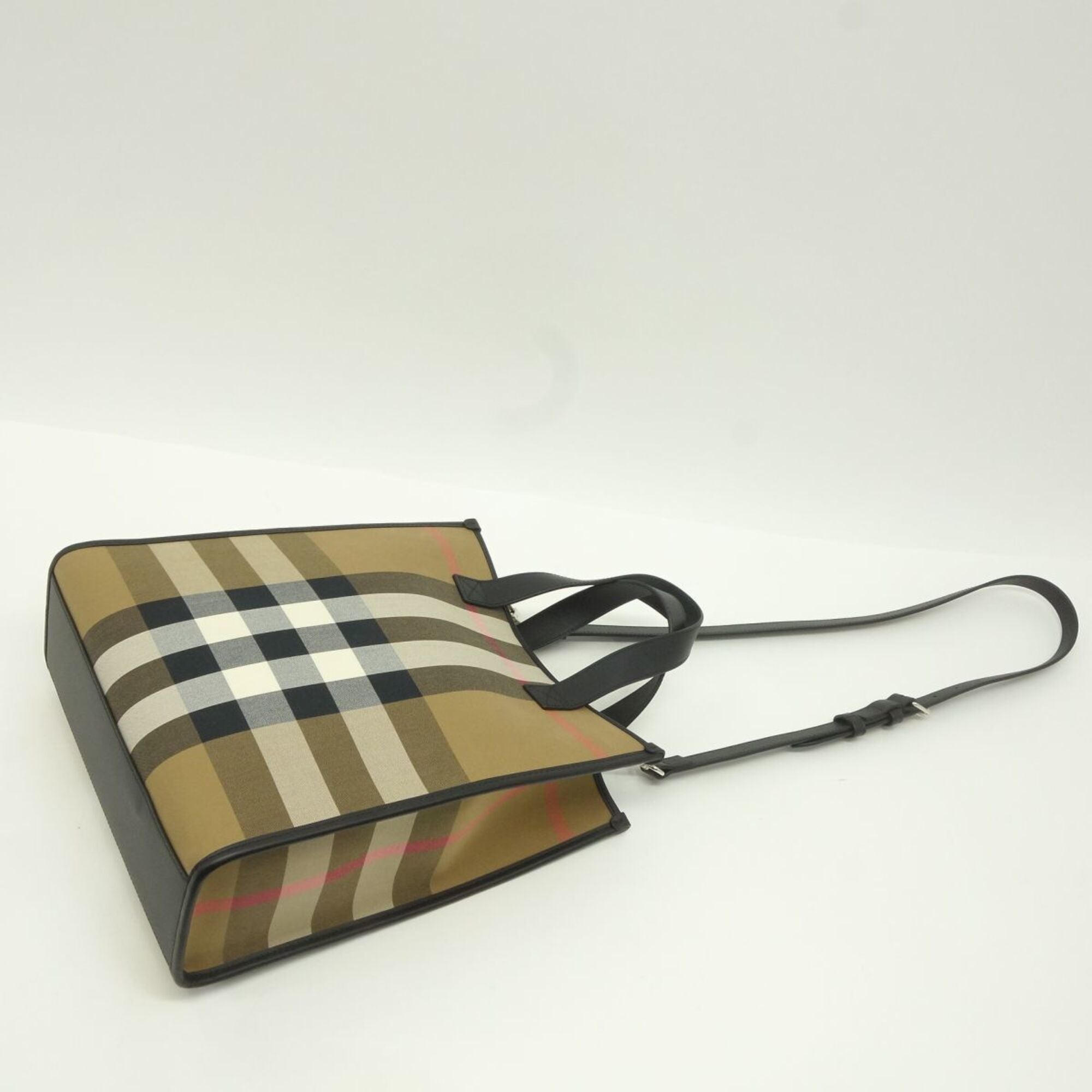 Burberry Tote Bag (Pre-Owned)