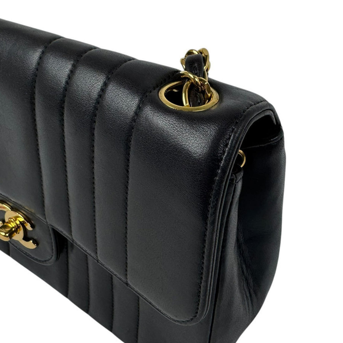 Chanel Black Leather Shoulder Bag (Pre-Owned)