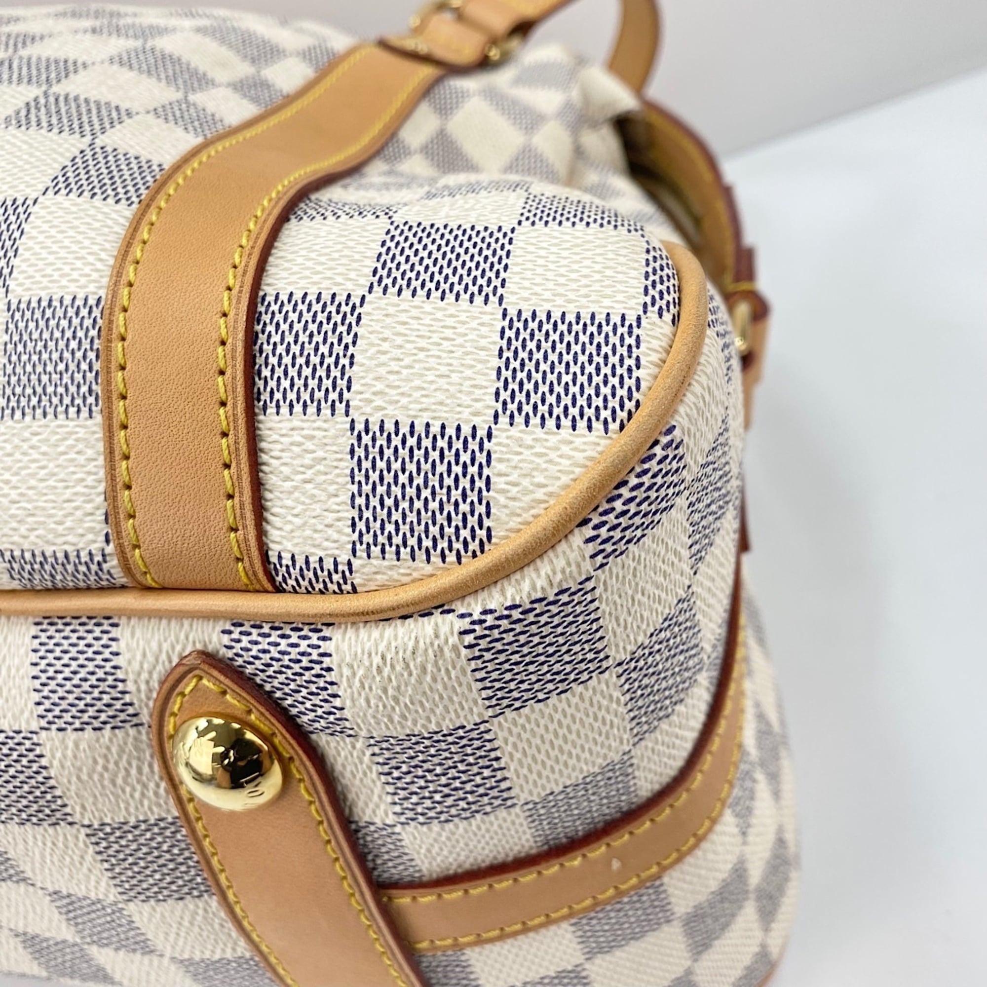 Louis Vuitton Damier Azur White Shoulder Bag (Pre-Owned)