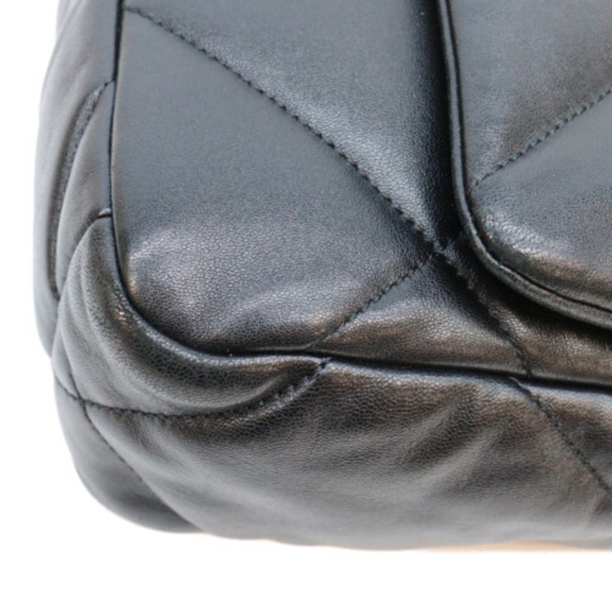 Chanel Black Leather Shoulder Bag (Pre-Owned)