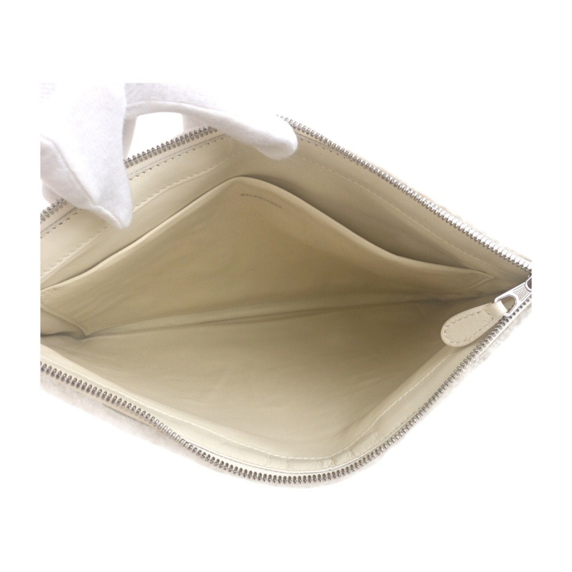 Balenciaga White Leather Clutch Bag (Pre-Owned)