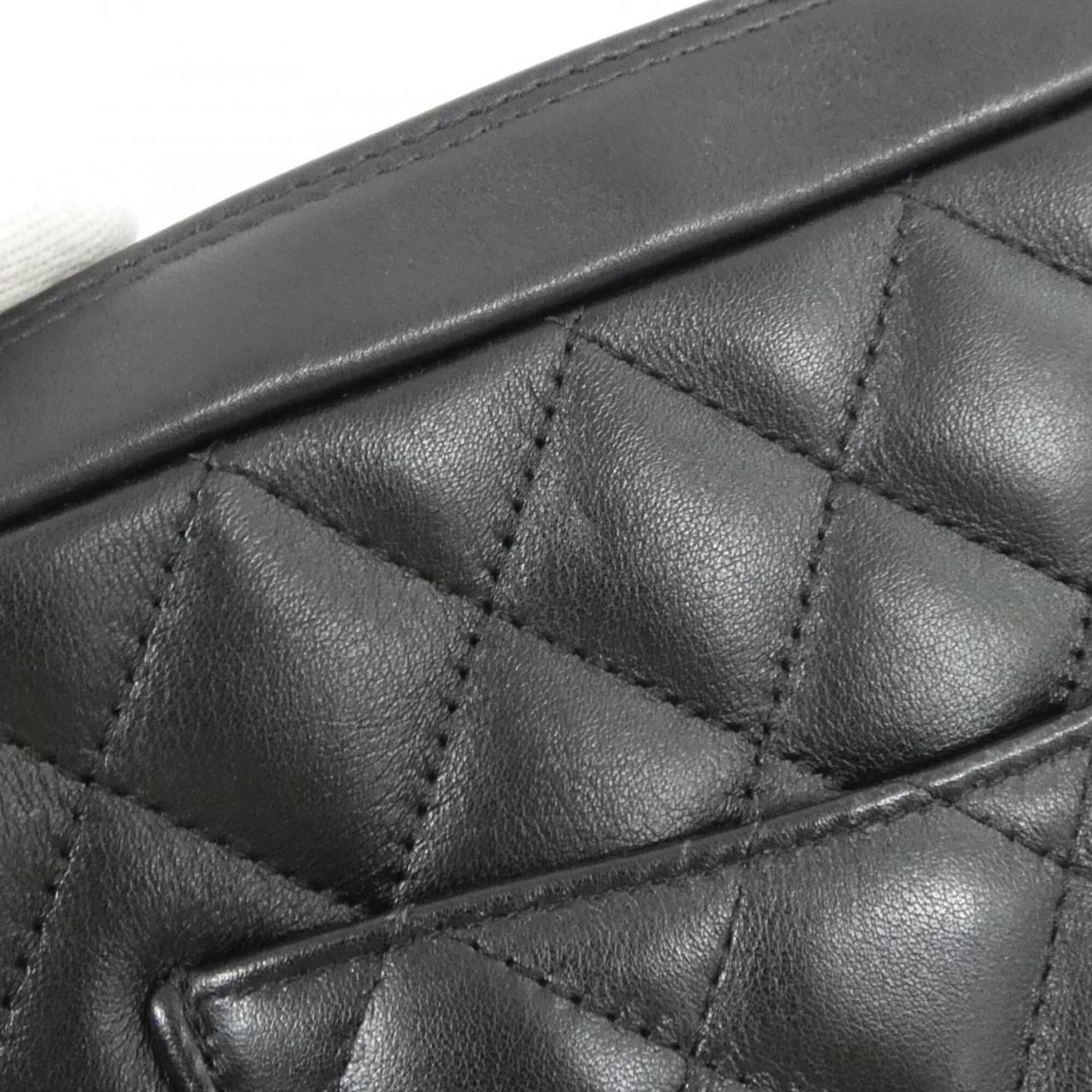 Chanel Black White Leather Shoulder Bag (Pre-Owned)