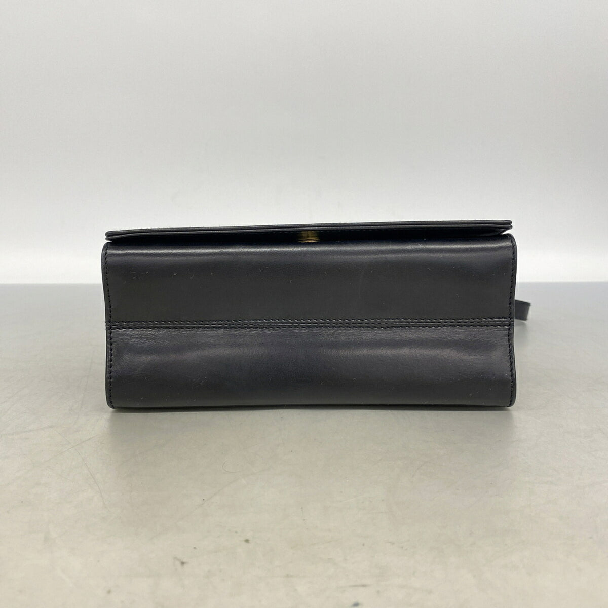 Salvatore Ferragamo Black Leather Shoulder Bag (Pre-Owned)