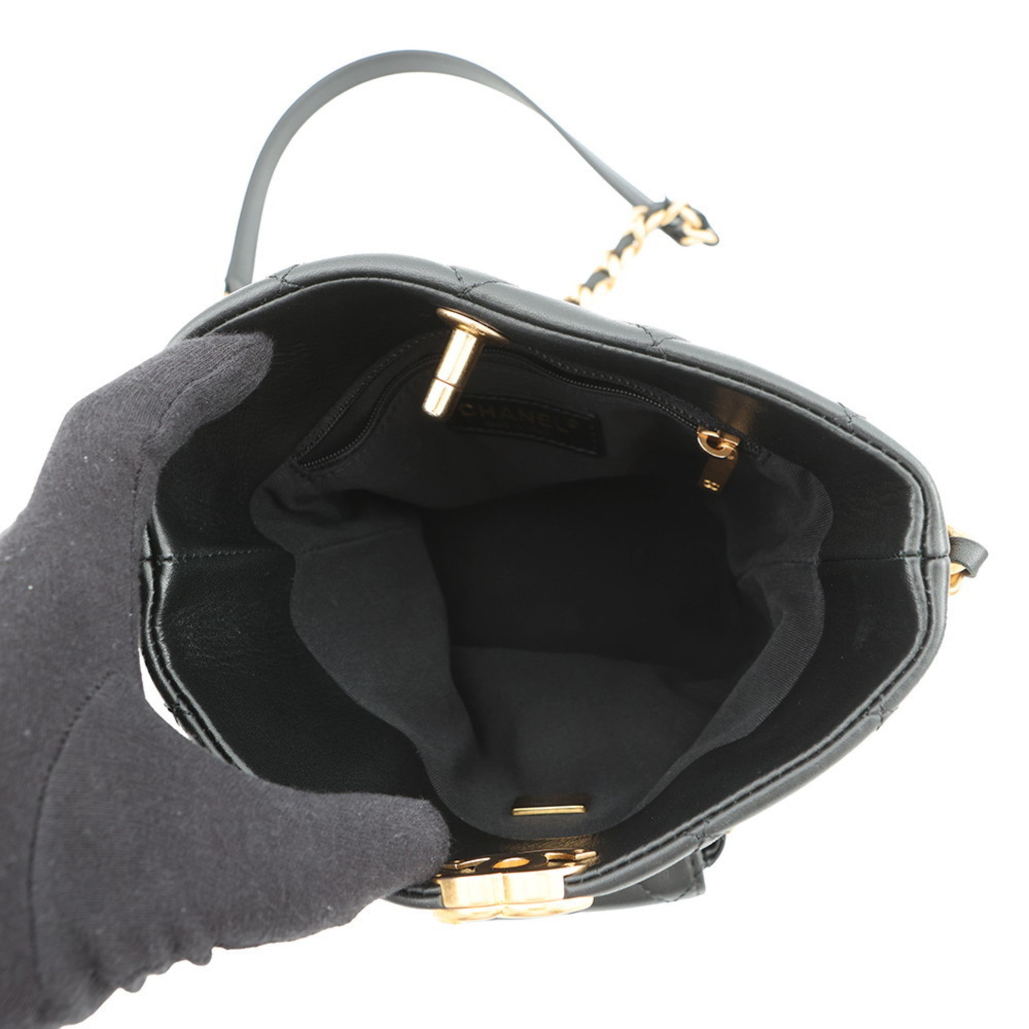 Chanel Black Leather Shoulder Bag (Pre-Owned)