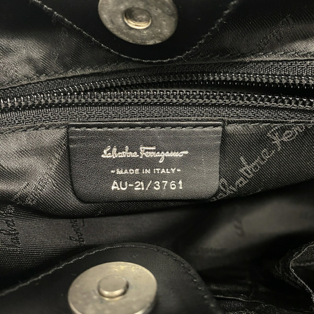 Salvatore Ferragamo Black Leather Handbag (Pre-Owned)