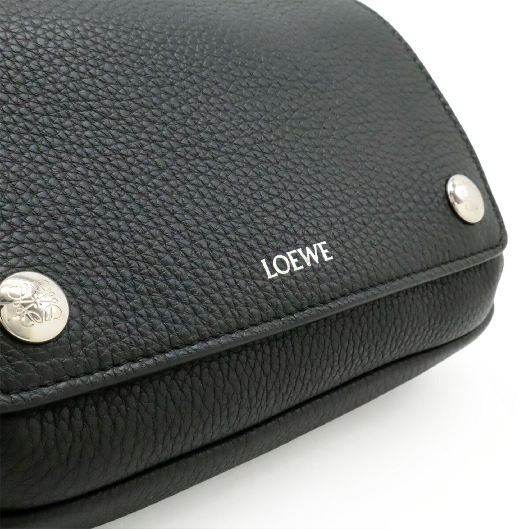 Loewe Black Shoulder Bag (Pre-Owned)