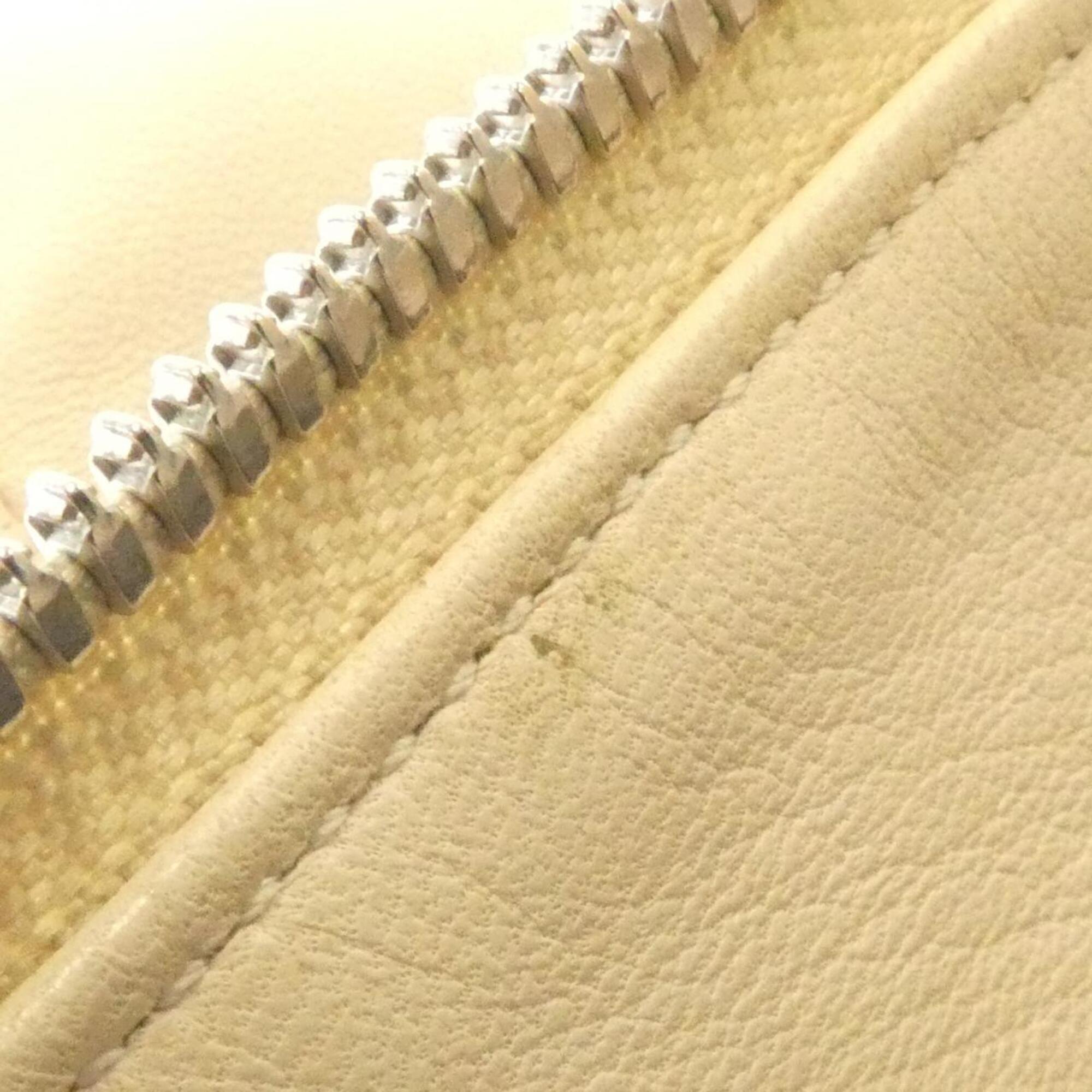 Loewe Ivory Leather Handbag (Pre-Owned)
