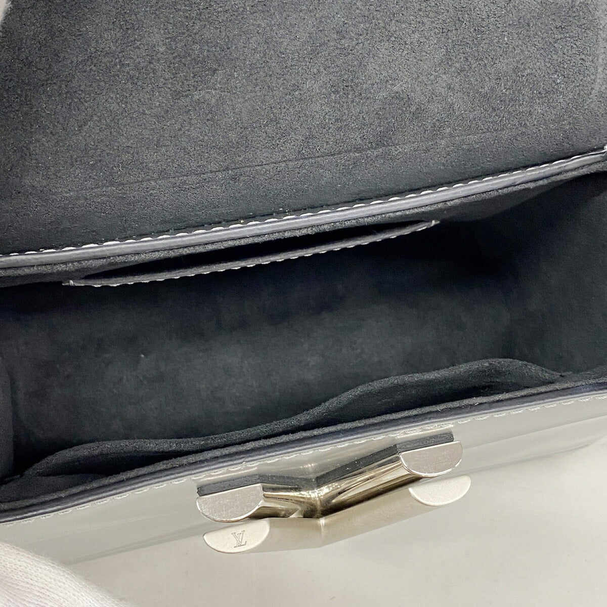 Louis Vuitton Silver Shoulder Bag (Pre-Owned)