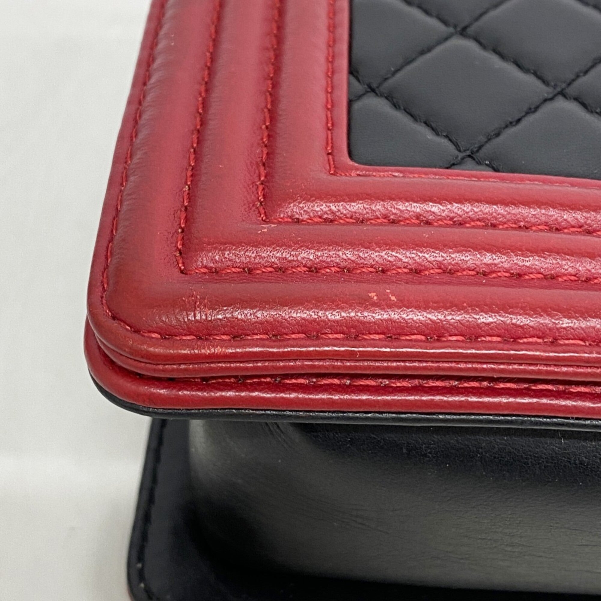 Chanel Black Red Color Leather Shoulder Bag (Pre-Owned)