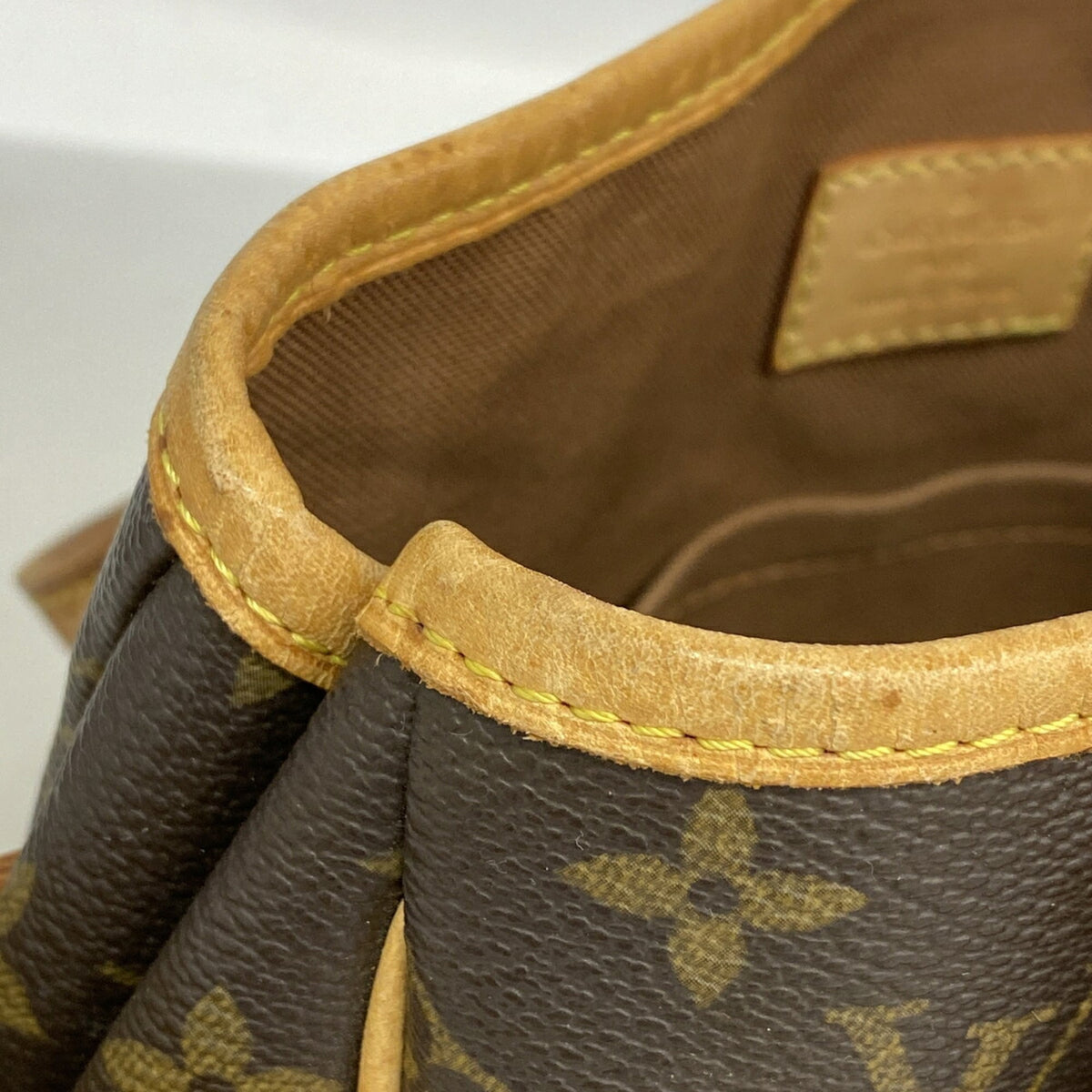 Louis Vuitton Brown Handbag (Pre-Owned)