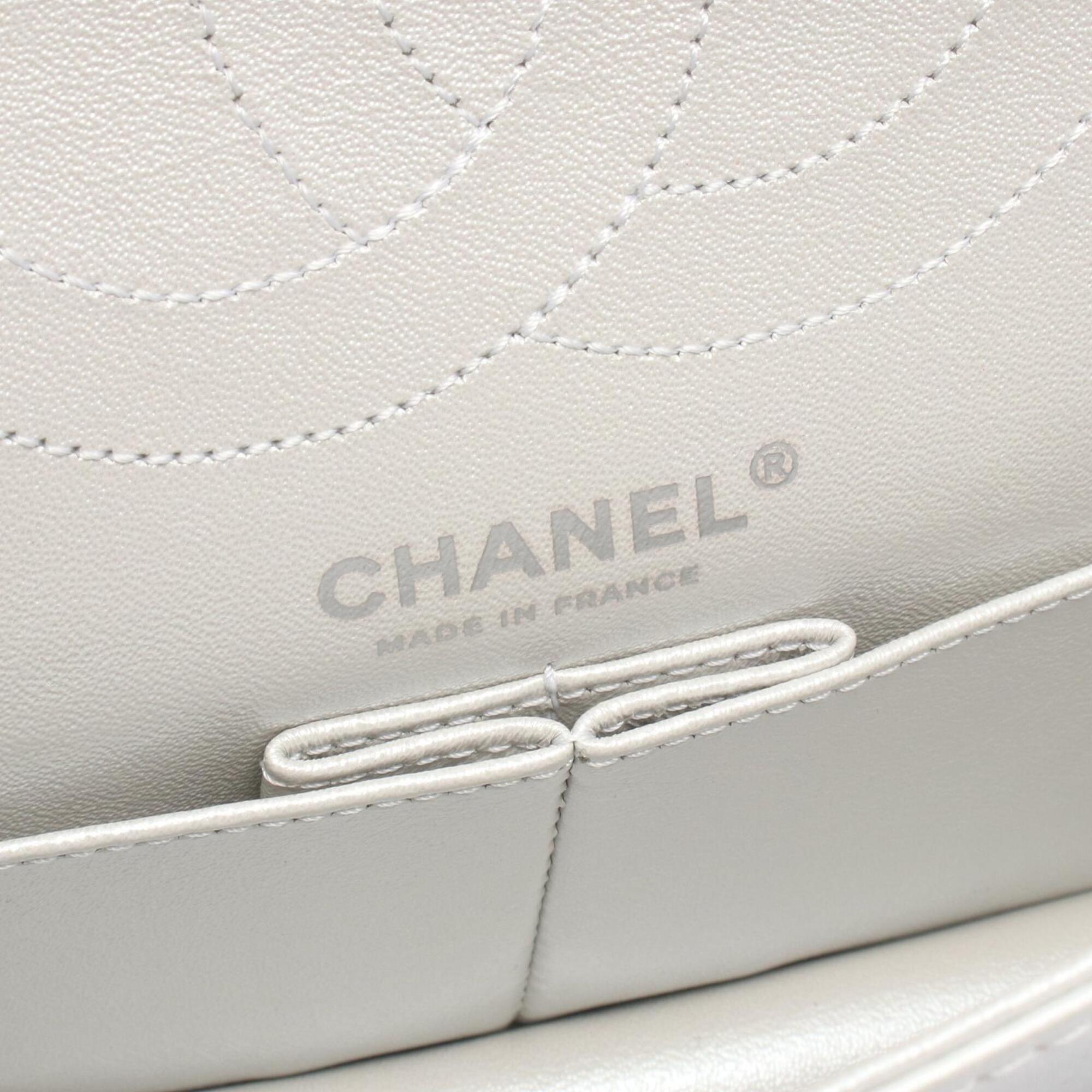 Chanel Silver Leather Handbag Shoulder Bag (Pre-Owned)