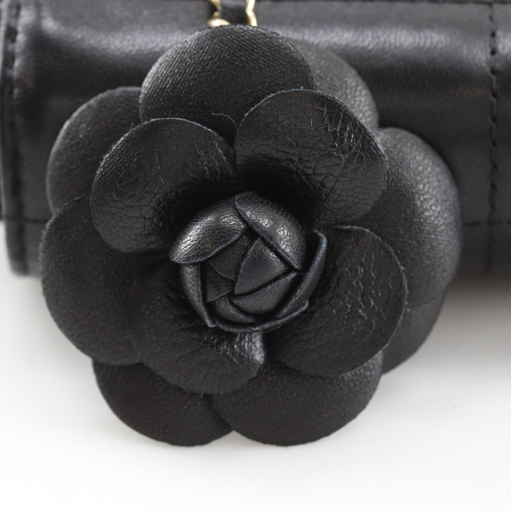 Chanel Chocolate Bar Black Leather Shoulder Bag (Pre-Owned)