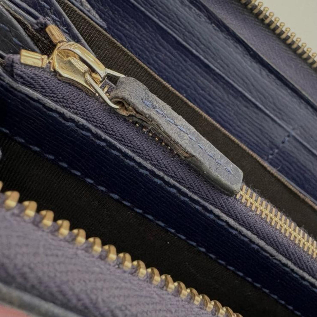 Gucci Navy Red Color Leather Long Wallet (Bi-Fold) (Pre-Owned)