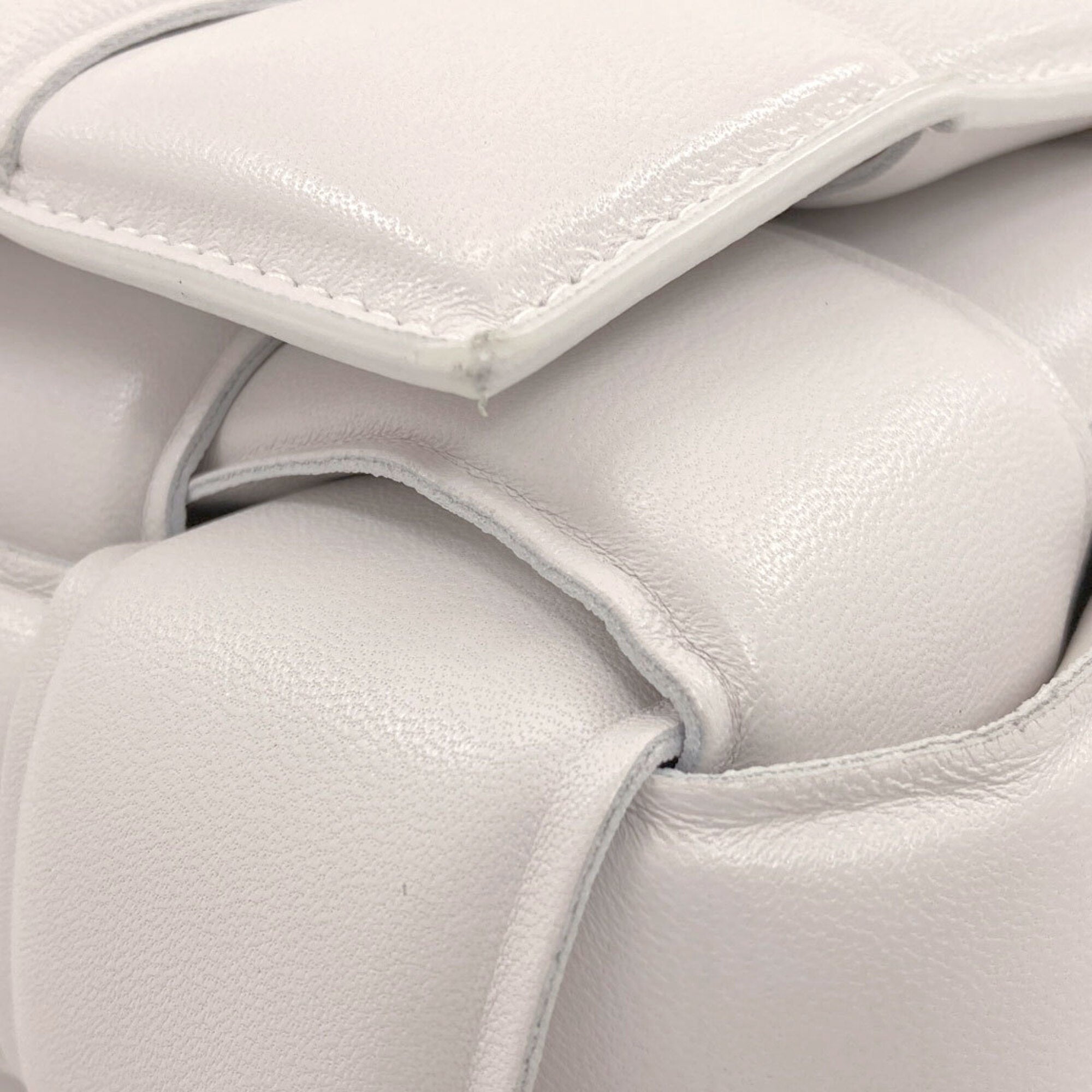 Bottega Veneta White Leather Handbag (Pre-Owned)