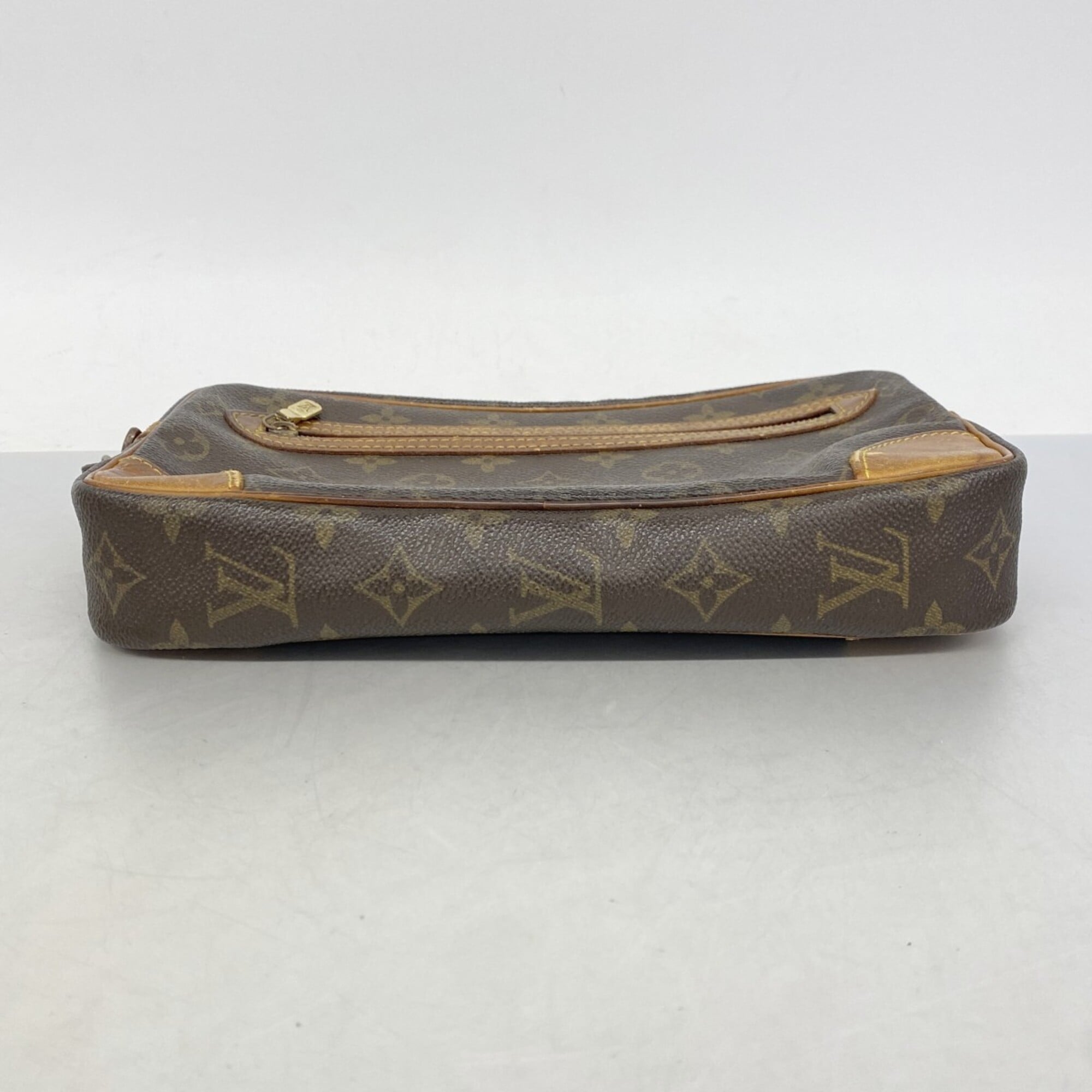 Louis Vuitton Brown Clutch Bag (Pre-Owned)