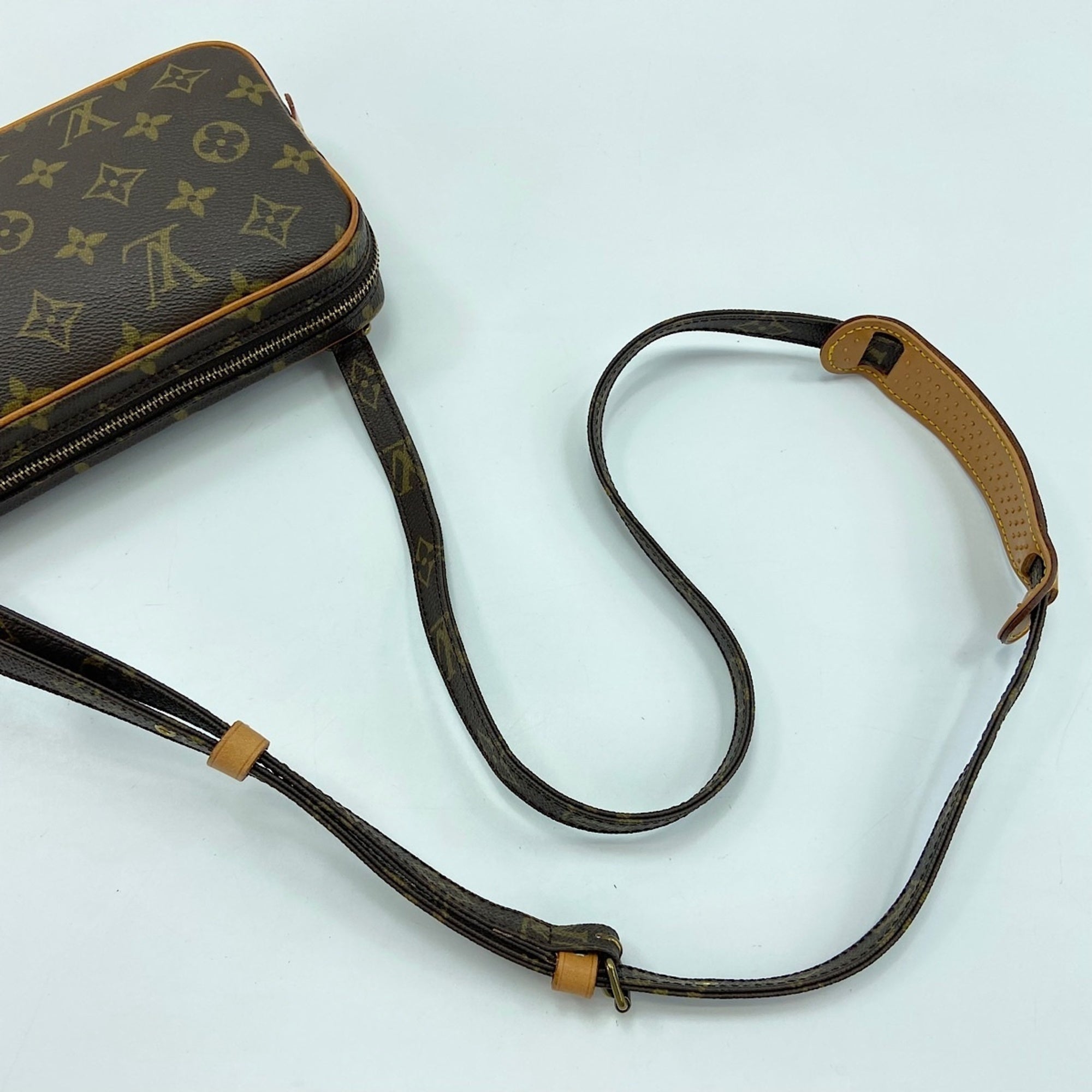 Louis Vuitton Brown Pochette Shoulder Bag (Pre-Owned)