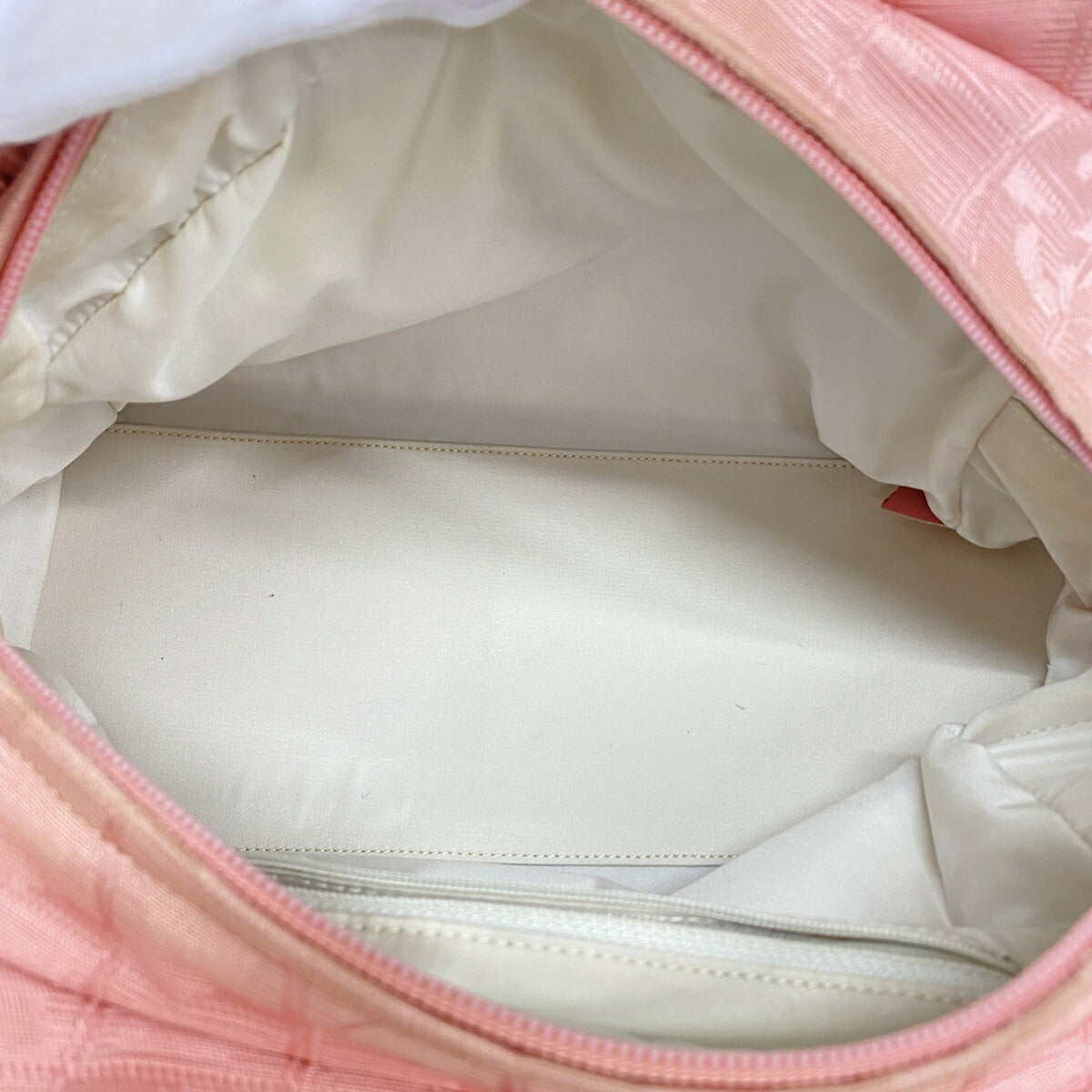 Chanel Pink Nylon Handbag (Pre-Owned)