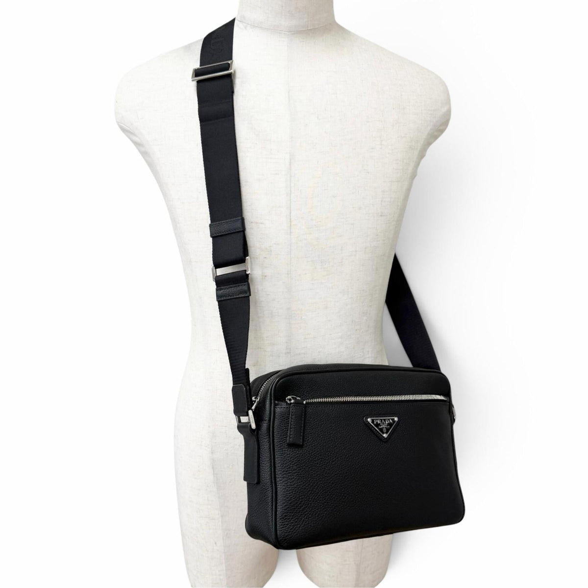 Prada Black Leather Crossbody Bag Shoulder Bag (Pre-Owned)
