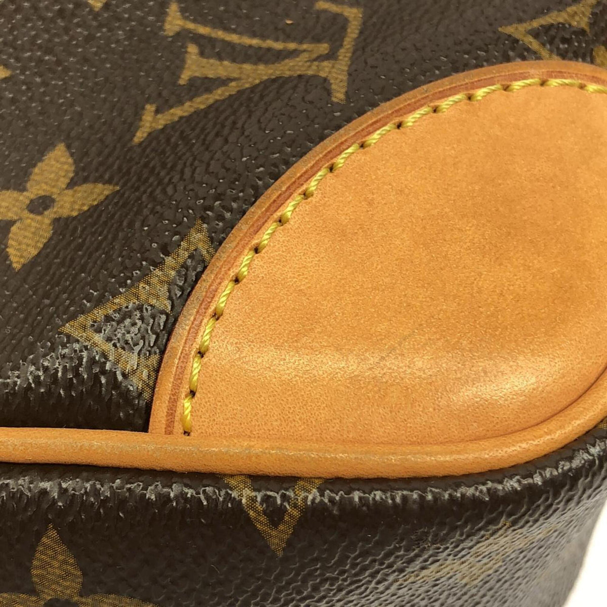 Louis Vuitton Marron Coated Canvas Shoulder Bag (Pre-Owned)