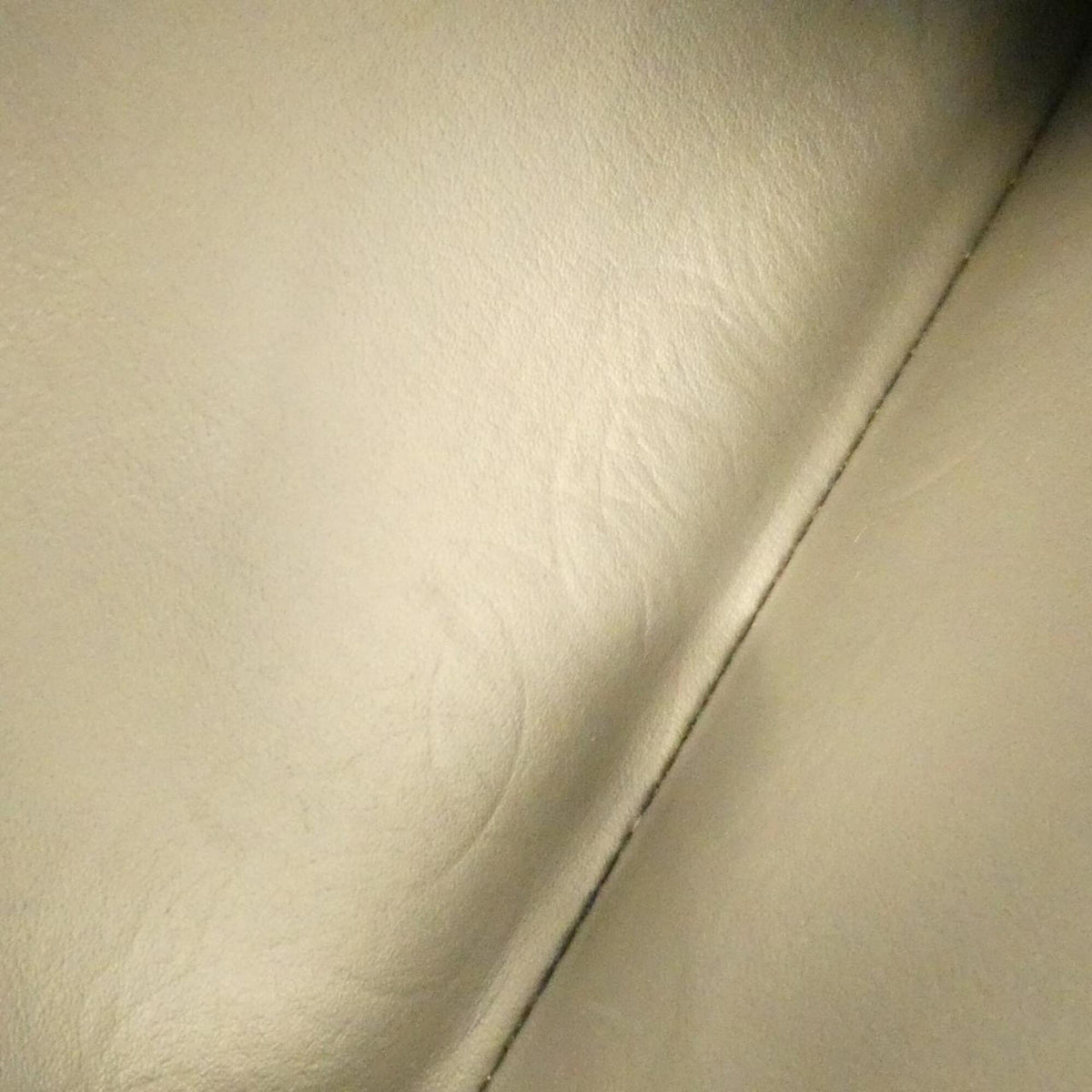 Louis Vuitton White Leather Long Wallet (Bi-Fold) (Pre-Owned)