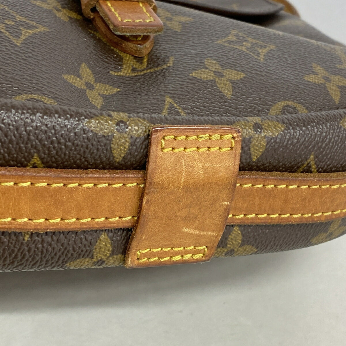 Louis Vuitton Brown Shoulder Bag (Pre-Owned)