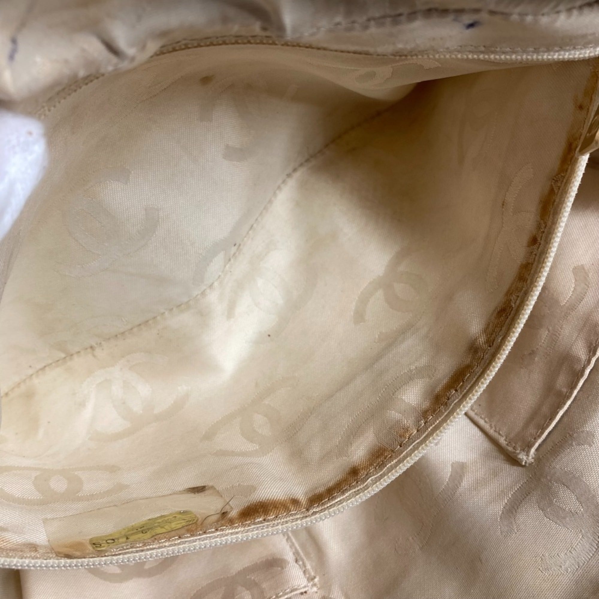 Chanel White Leather Shoulder Bag Tote Bag (Pre-Owned)