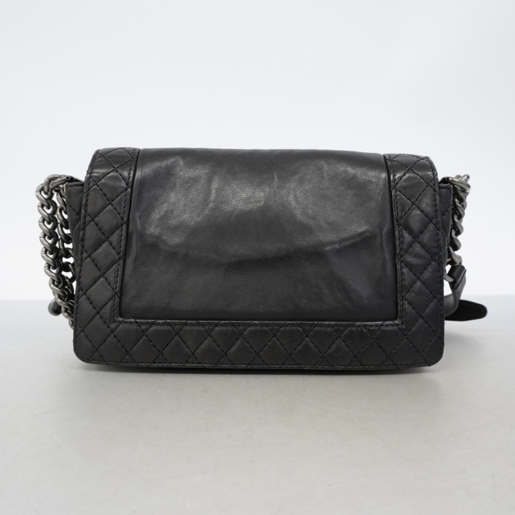 Chanel Black Leather Shoulder Bag (Pre-Owned)