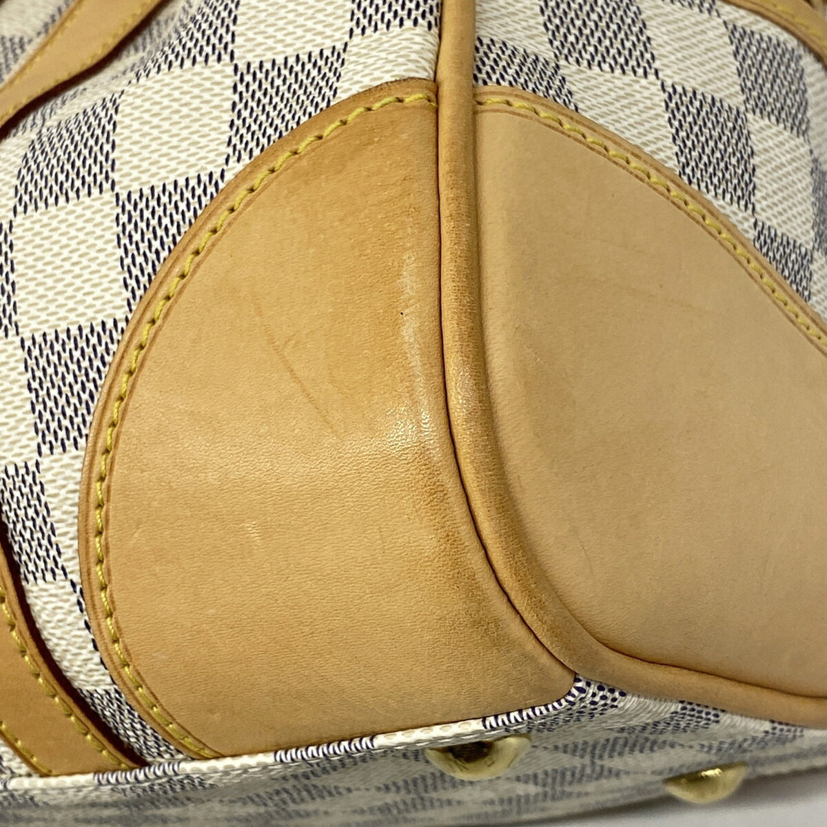 Louis Vuitton White Handbag (Pre-Owned)
