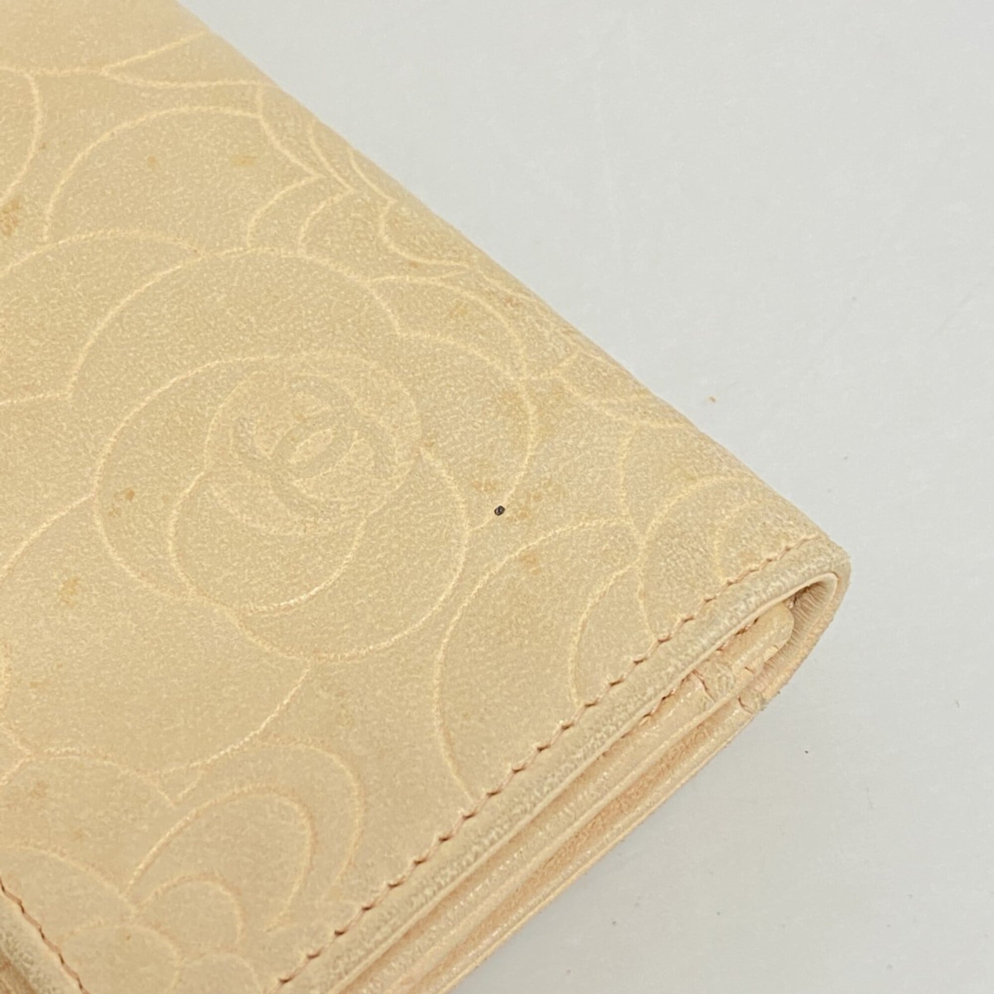 Chanel Beige Leather Wallet (Bi-Fold) (Pre-Owned)