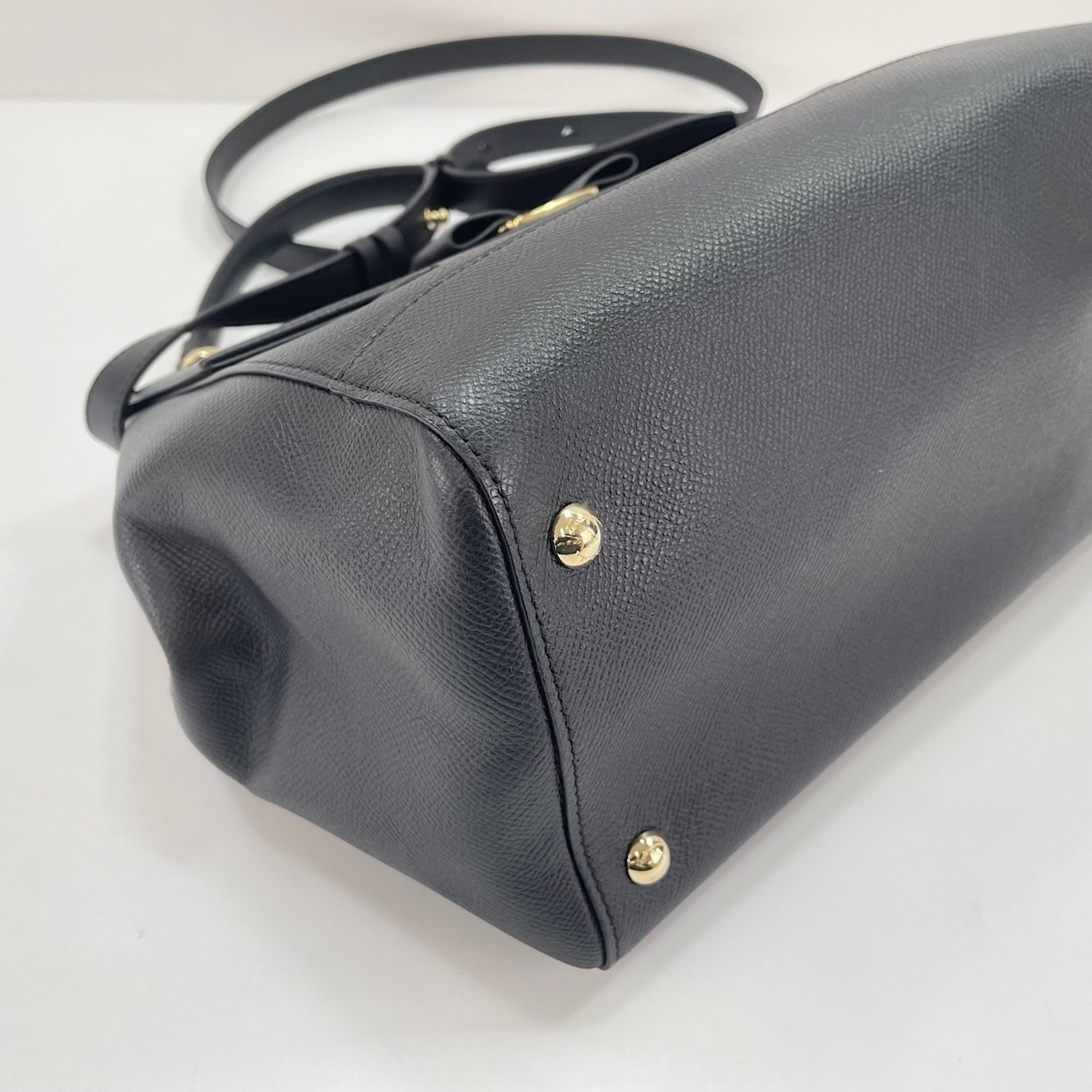 Salvatore Ferragamo Black Handbag (Pre-Owned)
