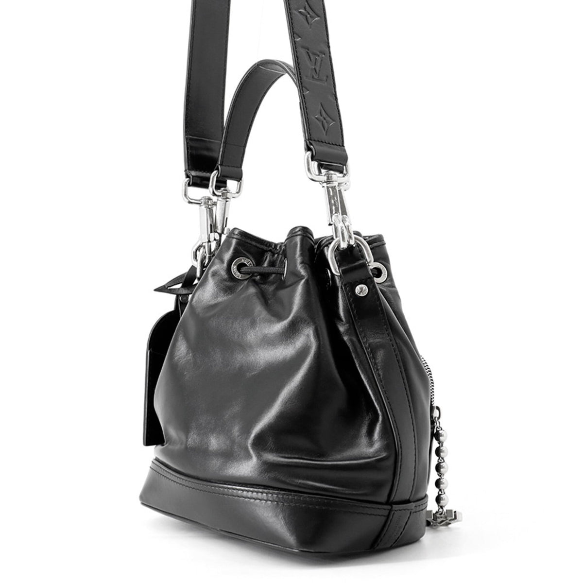 Louis Vuitton Noir Leather Handbag (Pre-Owned)