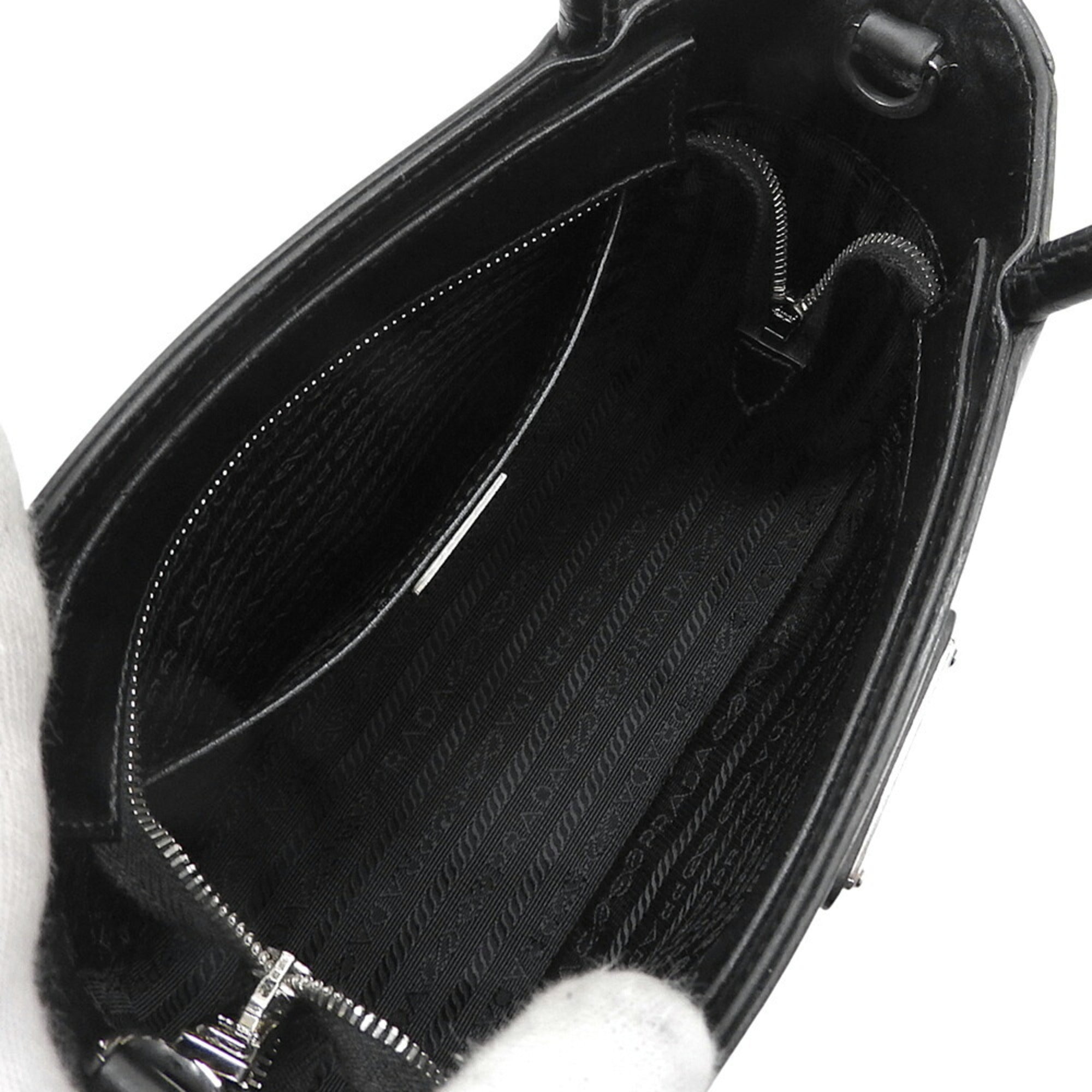 Prada Black Leather Shoulder Bag (Pre-Owned)