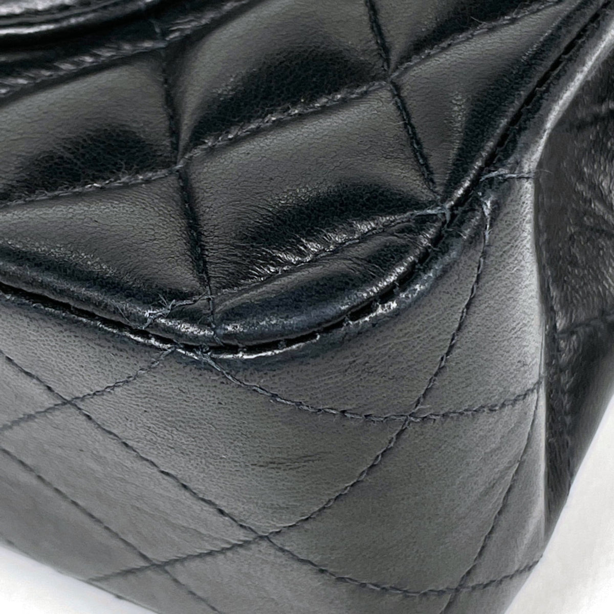 Chanel Matelasse Black Leather Shoulder Bag (Pre-Owned)