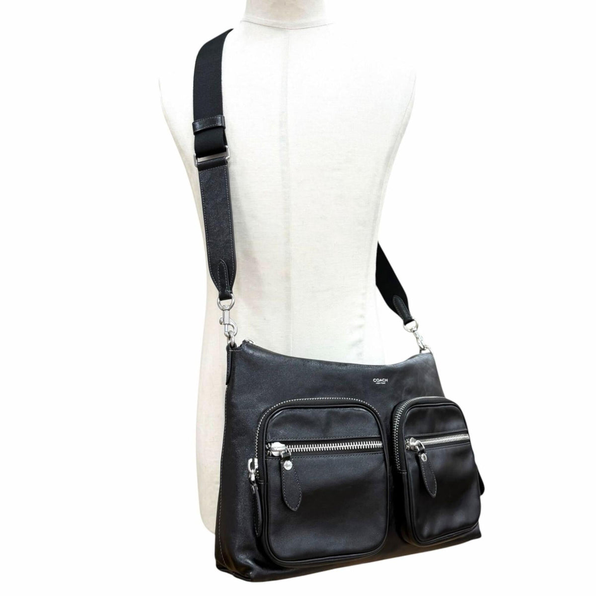 Coach Black Leather Shoulder Bag (Pre-Owned)