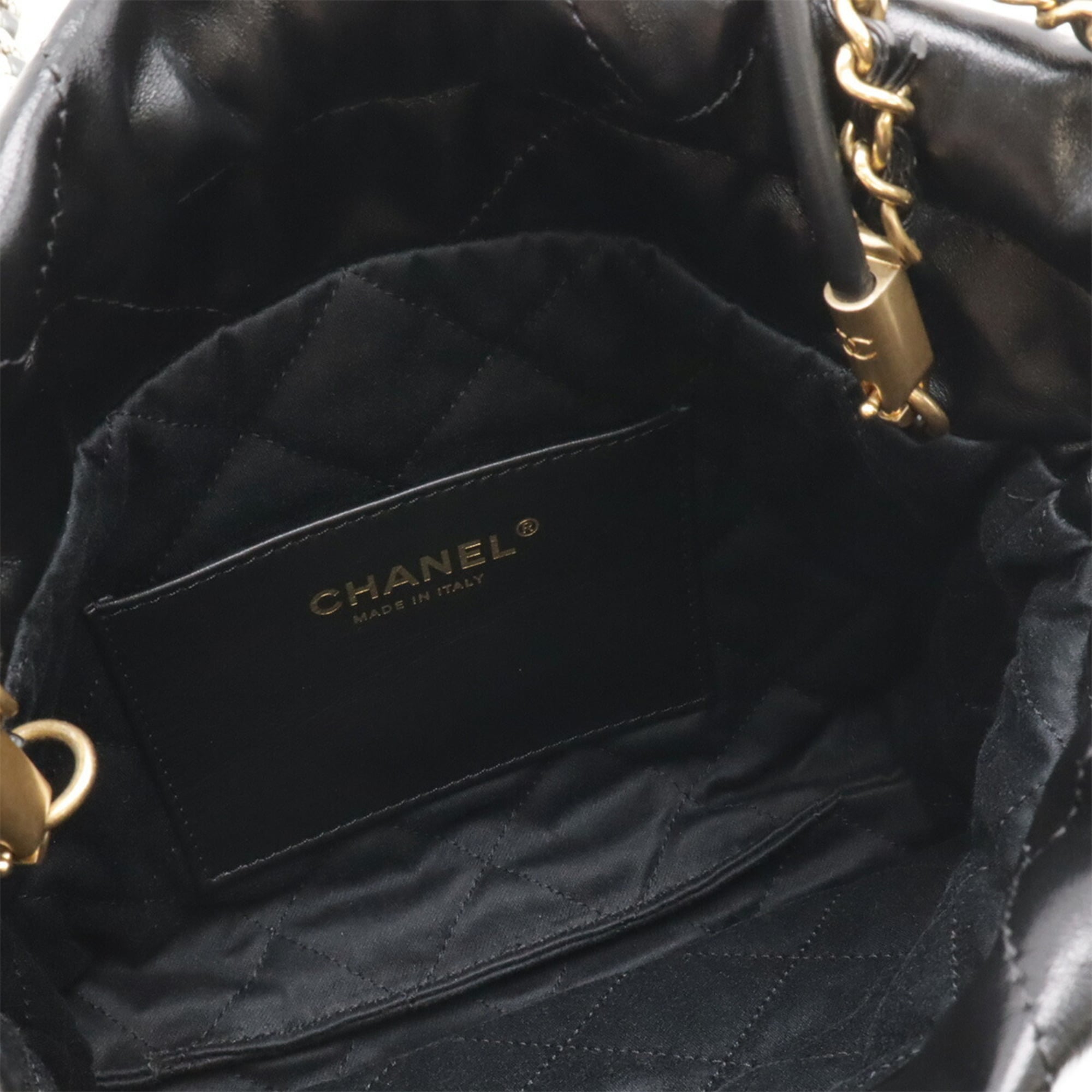 Chanel Black Patent Leather Leather Shoulder Bag (Pre-Owned)
