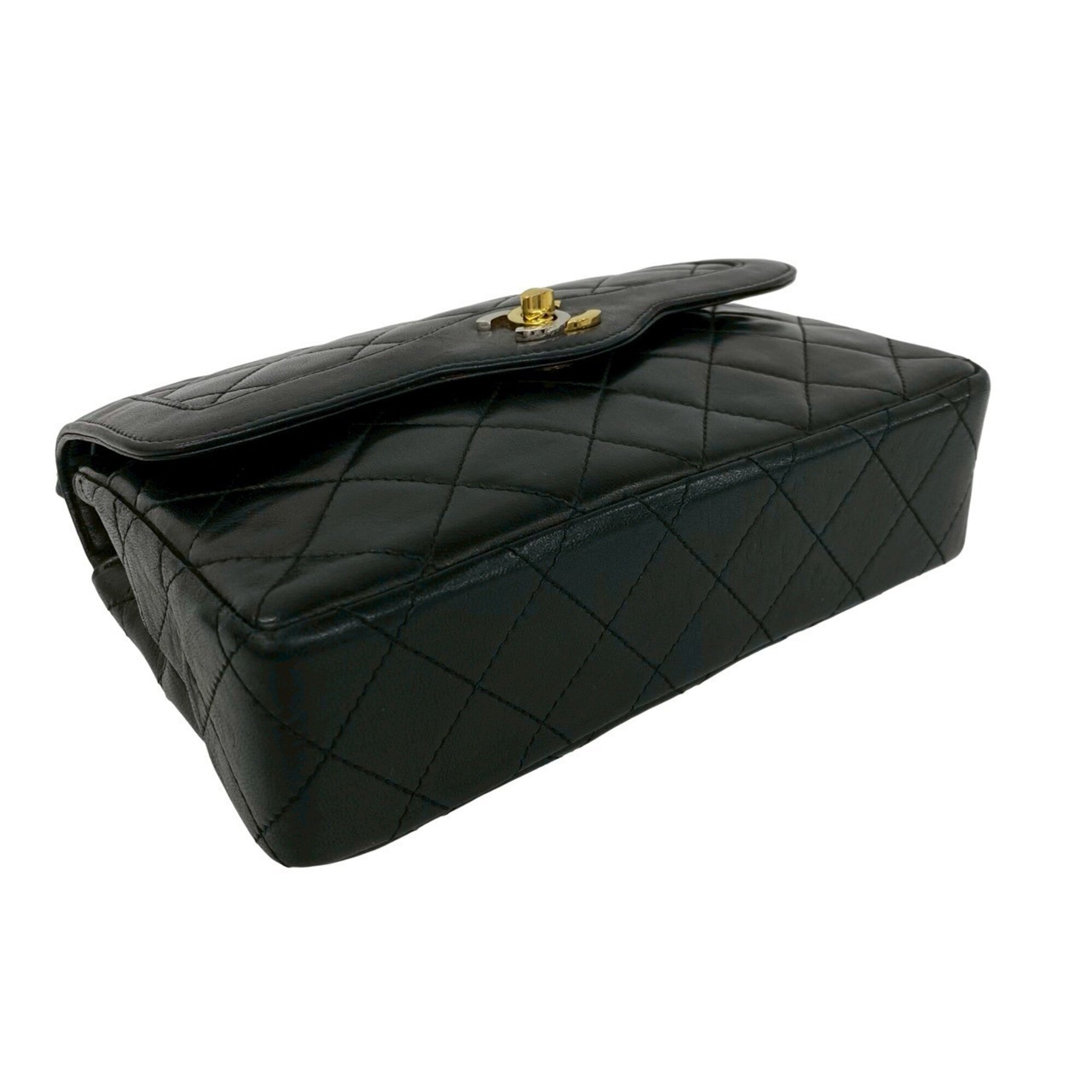 Chanel Black Leather Shoulder Bag (Pre-Owned)