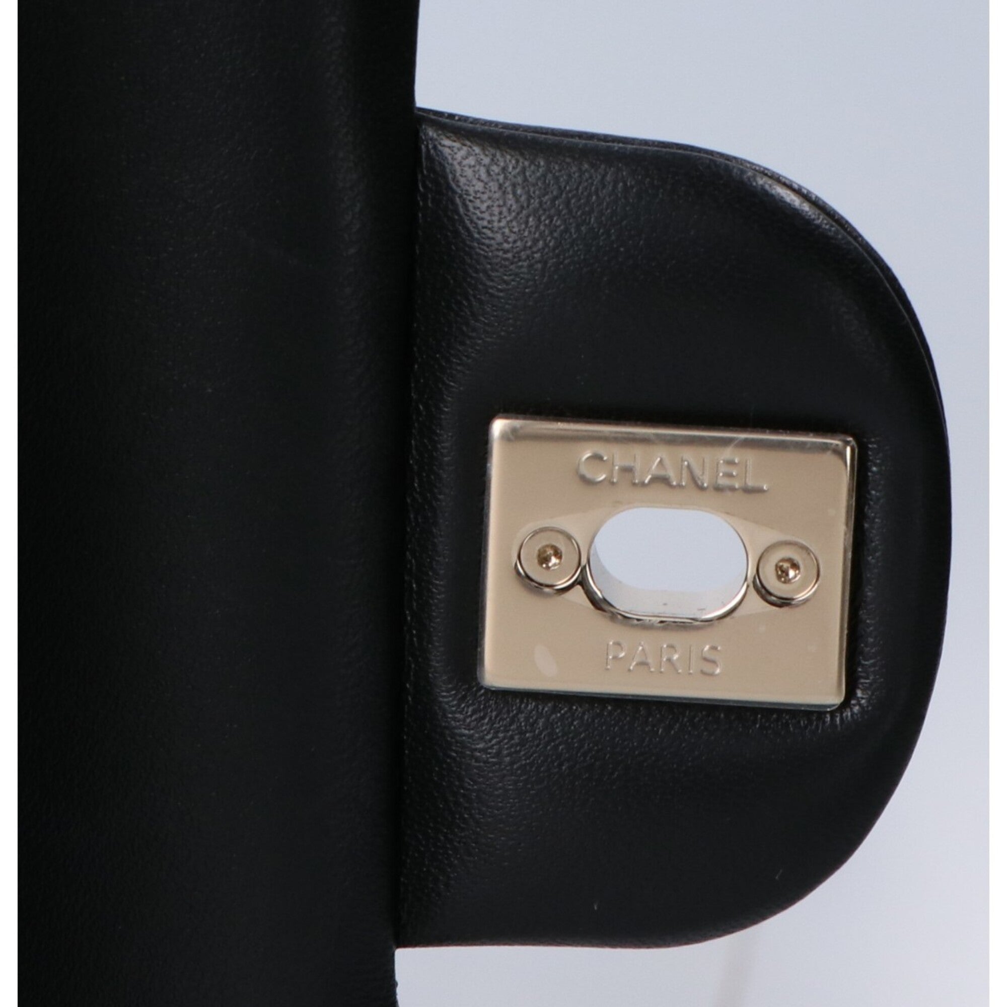 Chanel Black Leather Handbag Shoulder Bag (Pre-Owned)