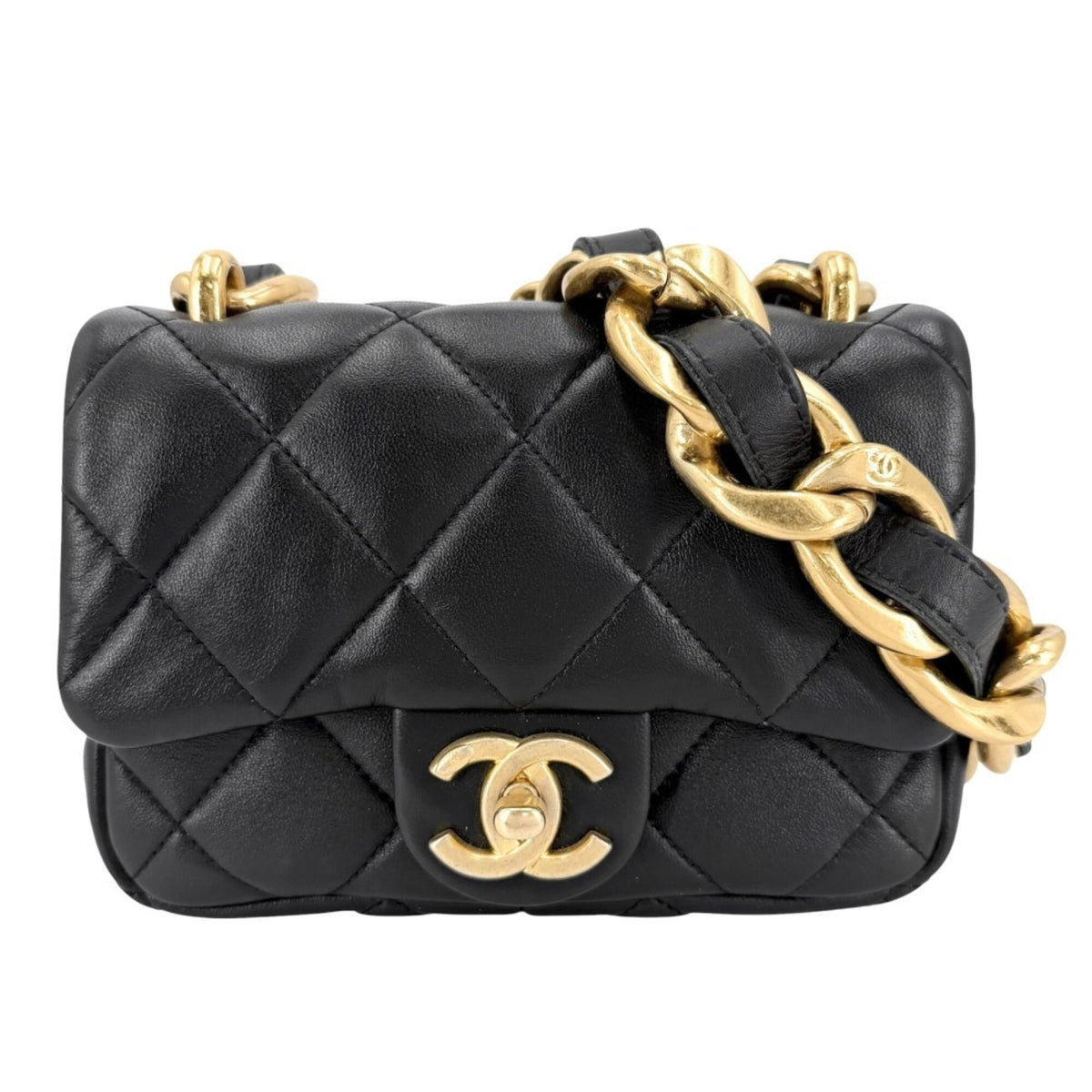 Chanel Matelasse Black Leather Shoulder Bag (Pre-Owned)