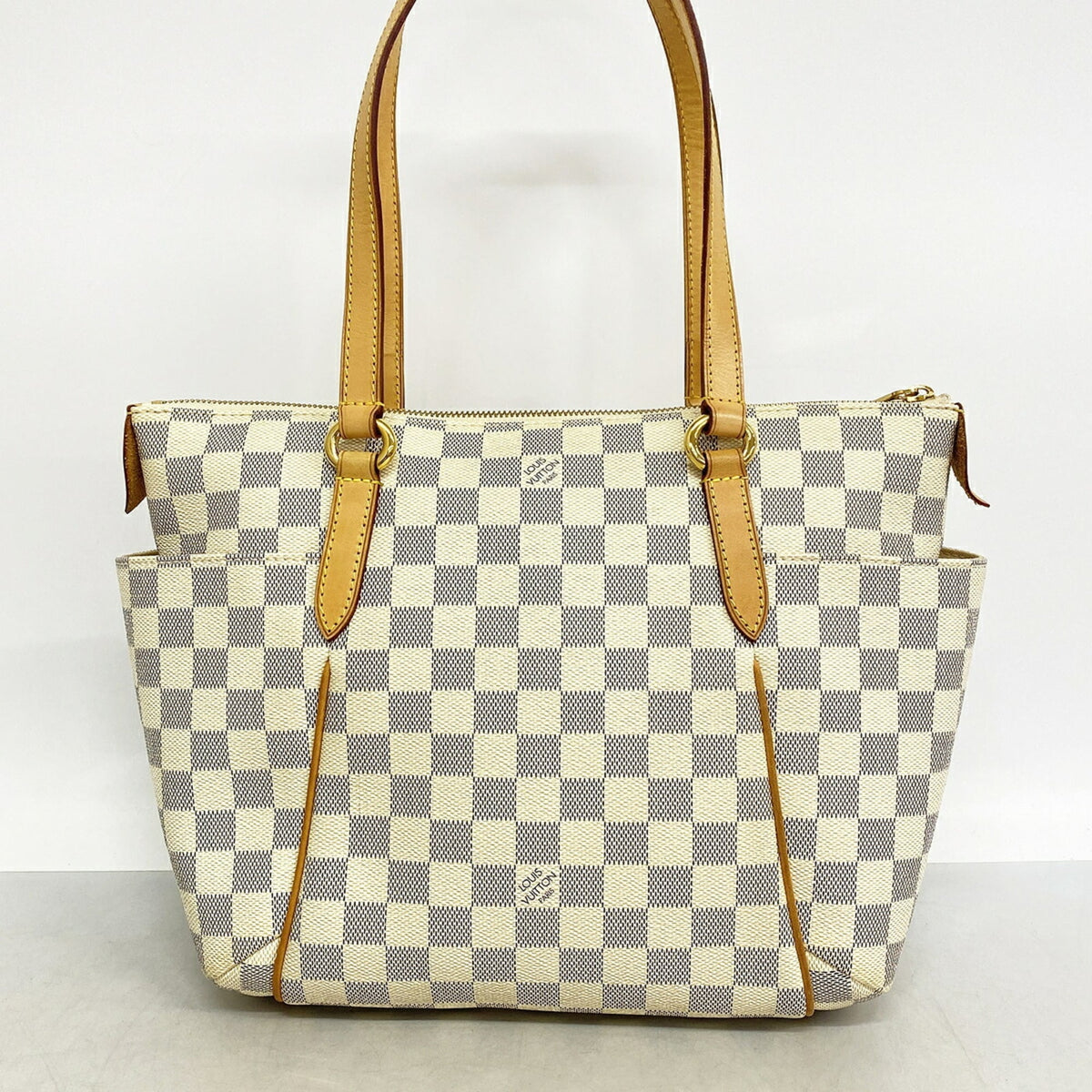 Louis Vuitton White Tote Bag (Pre-Owned)