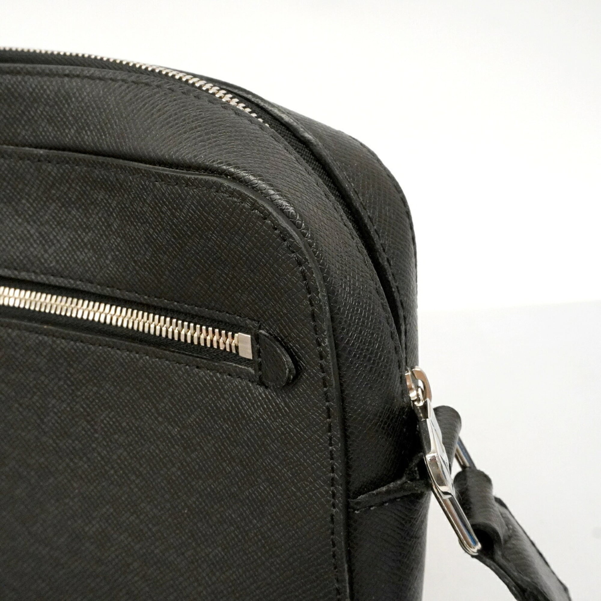 Louis Vuitton Black Shoulder Bag (Pre-Owned)