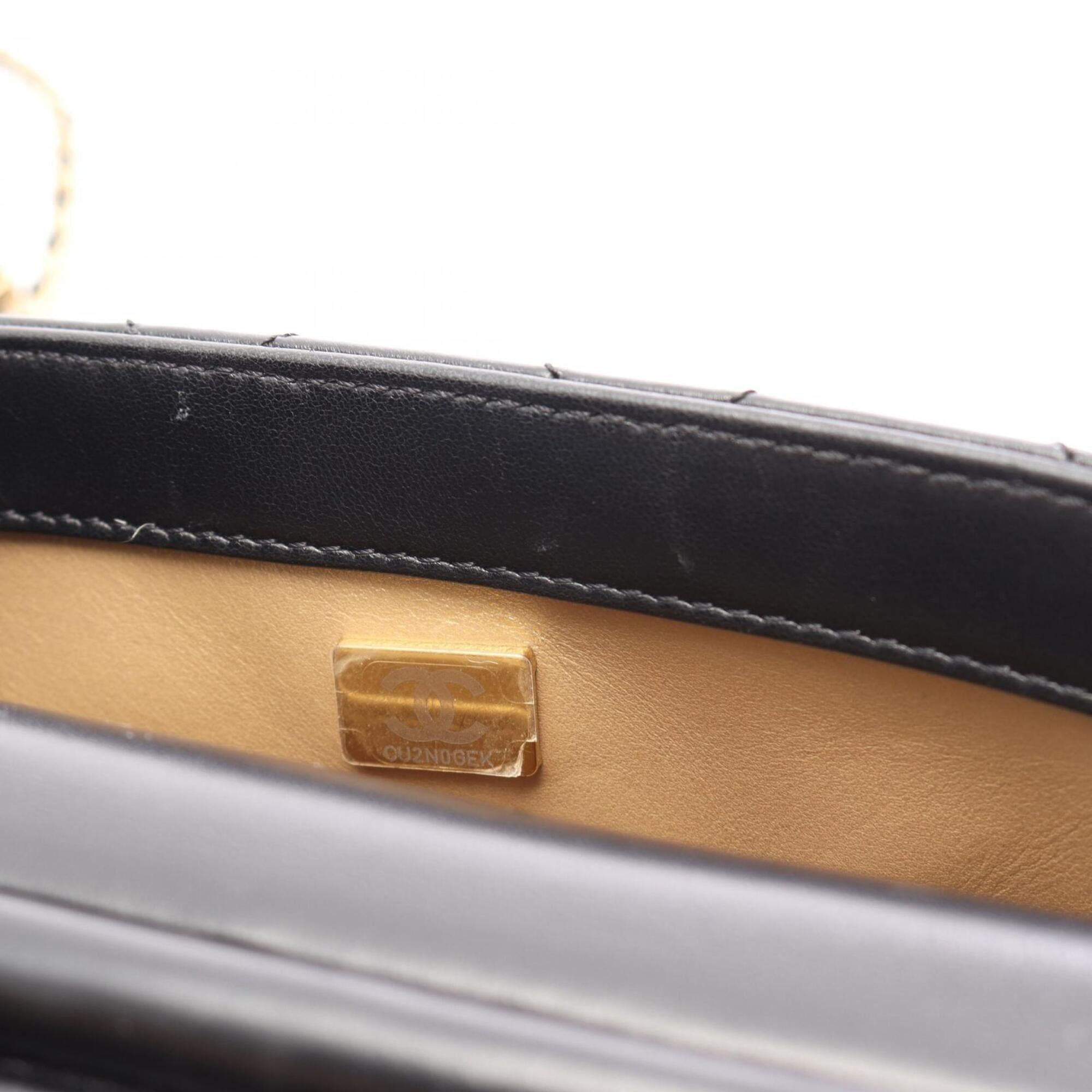 Chanel Black Leather Shoulder Bag (Pre-Owned)