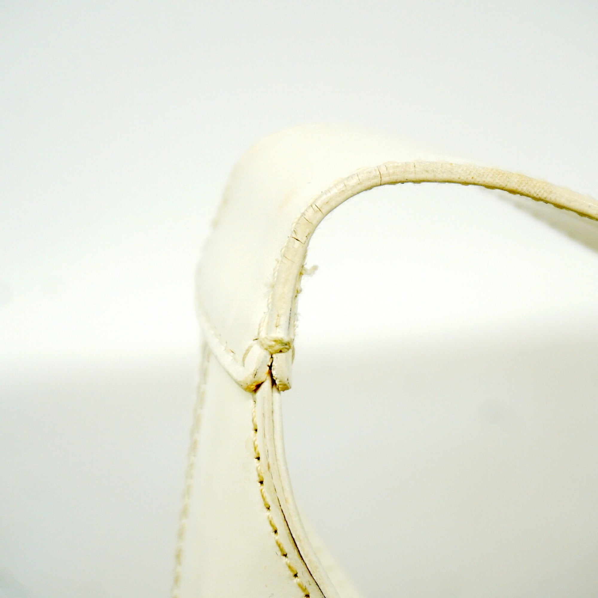 Salvatore Ferragamo White Leather Shoulder Bag (Pre-Owned)