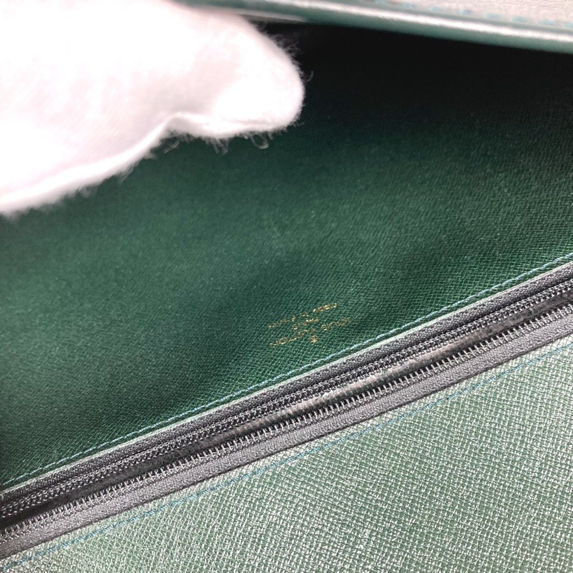 Louis Vuitton Episea Green Taiga Leather Leather Clutch Bag Handbag Pouch (Pre-Owned)