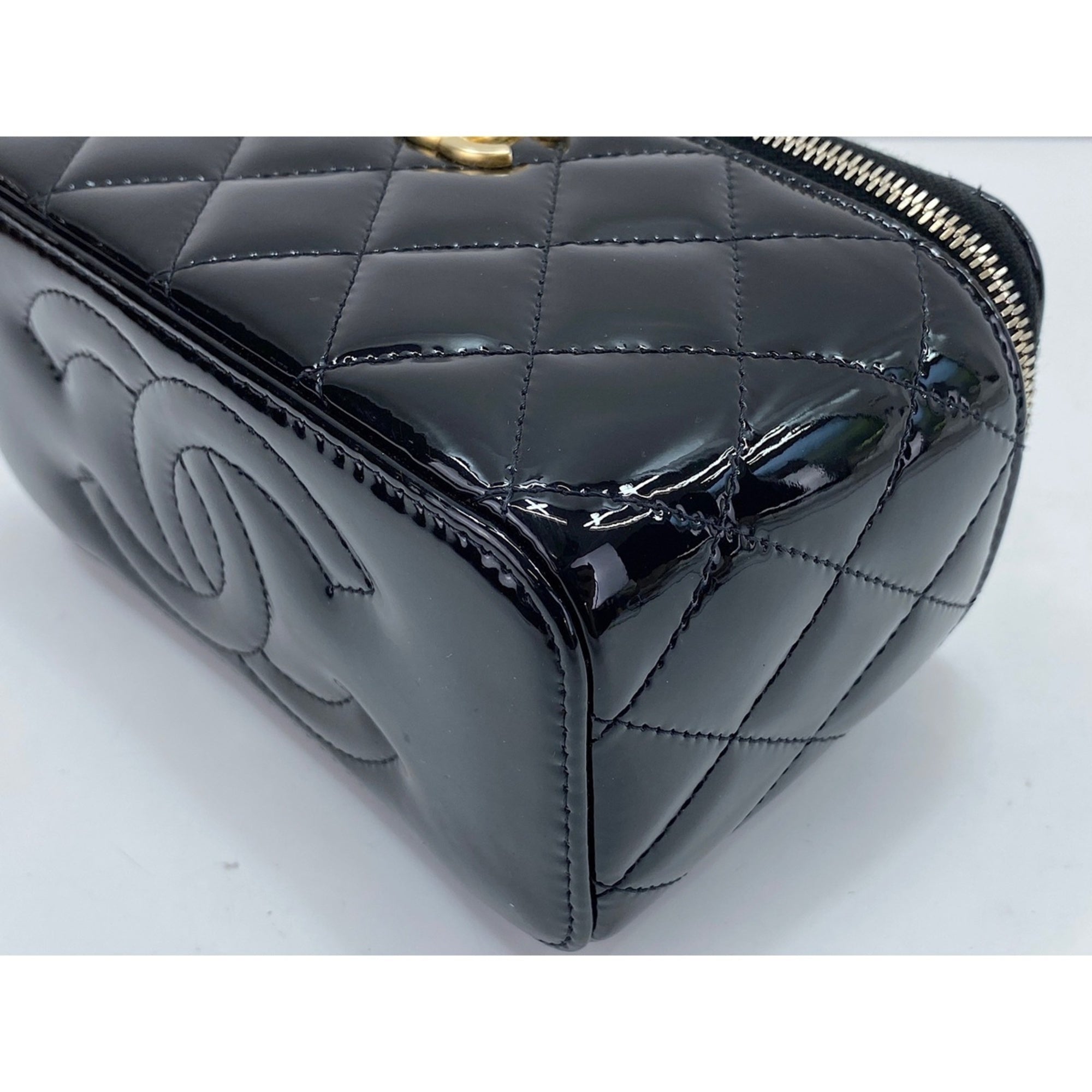 Chanel Black Shoulder Bag (Pre-Owned)
